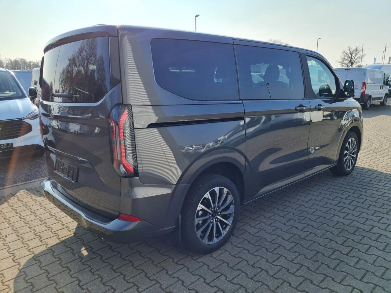 Ford Tourneo Custom 320 Titanium X L1 AHK LED LMF NAV - Pasažieru furgons: foto 5 Ford Tourneo Custom 320 Titanium X L1 AHK LED LMF NAV - Pasažieru furgons: foto 5