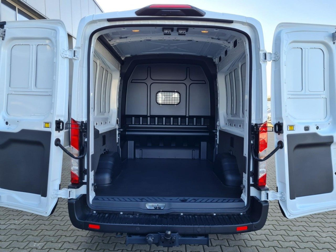 Ford Transit 350 Kasten Doka 6-Sitze L3 Trend AHK KAM - Kravas mikroautobuss, Kravas-pasažieru furgons: foto 5 Ford Transit 350 Kasten Doka 6-Sitze L3 Trend AHK KAM - Kravas mikroautobuss, Kravas-pasažieru furgons: foto 5