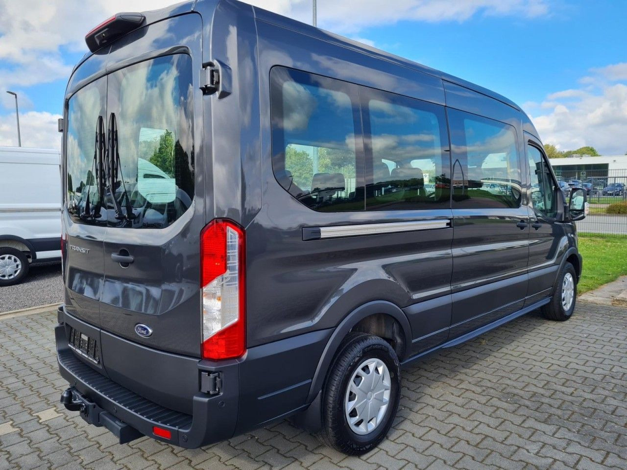 Ford Transit 350 Kombi L3 Trend 8 Sitze KAMERA AHK - Pasažieru furgons: foto 3 Ford Transit 350 Kombi L3 Trend 8 Sitze KAMERA AHK - Pasažieru furgons: foto 3