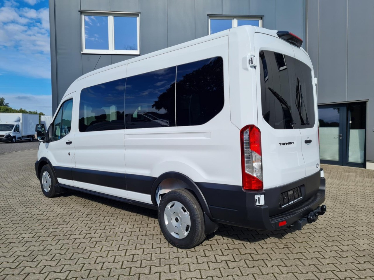Ford Transit 350 Kombi TDCi L3 AG Trend 9 Sitze AHK KAMERA - Mikroautobuss, Pasažieru furgons: foto 4 Ford Transit 350 Kombi TDCi L3 AG Trend 9 Sitze AHK KAMERA - Mikroautobuss, Pasažieru furgons: foto 4