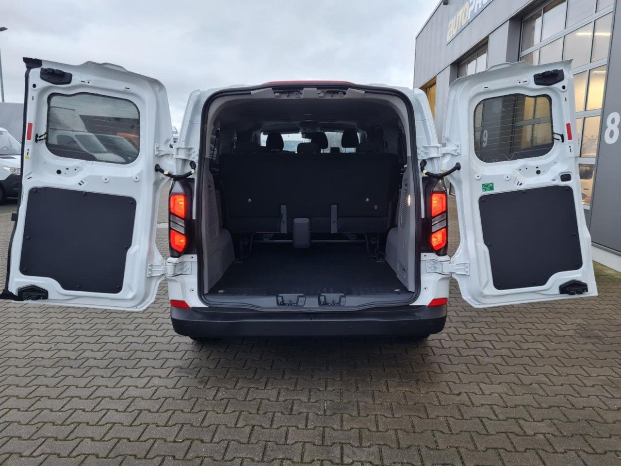 Ford Transit Custom Kombi 320 L2 Trend 9 Sitze KAMERA - Vieglā automašīna: foto 5 Ford Transit Custom Kombi 320 L2 Trend 9 Sitze KAMERA - Vieglā automašīna: foto 5