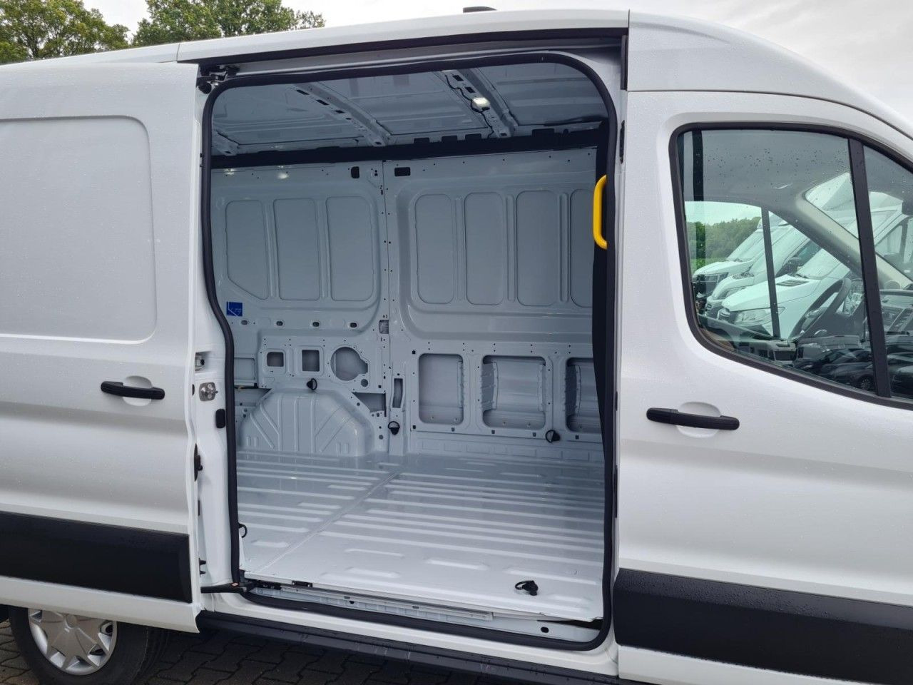 Ford Transit Kasten TDCi L2H2 Trend Klima Tempomat - Mazs furgons: foto 4 Ford Transit Kasten TDCi L2H2 Trend Klima Tempomat - Mazs furgons: foto 4