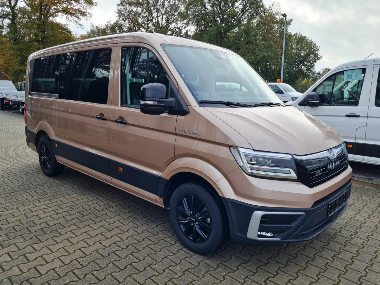MAN Man TGE 3.180 TDi Kombi 9 Sitze ALU KAMERA LED LEDER Sonderumbau - Mikroautobuss, Pasažieru furgons: foto 3 MAN Man TGE 3.180 TDi Kombi 9 Sitze ALU KAMERA LED LEDER Sonderumbau - Mikroautobuss, Pasažieru furgons: foto 3