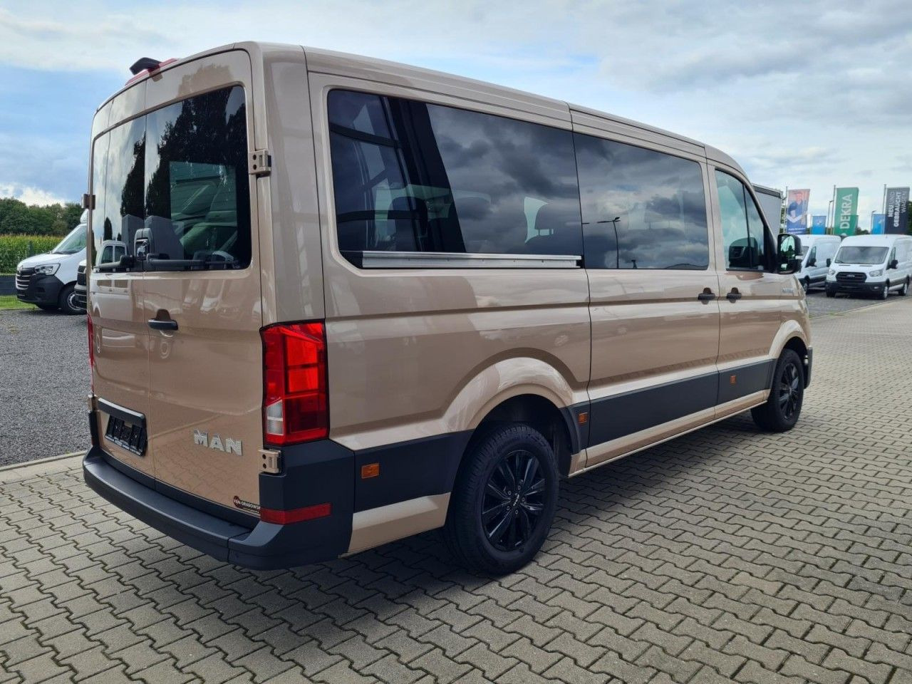 MAN TGE 3.180 TDi Kombi 9 Sitzer LED LM KAMERA Sonde - Pasažieru furgons: foto 4 MAN TGE 3.180 TDi Kombi 9 Sitzer LED LM KAMERA Sonde - Pasažieru furgons: foto 4