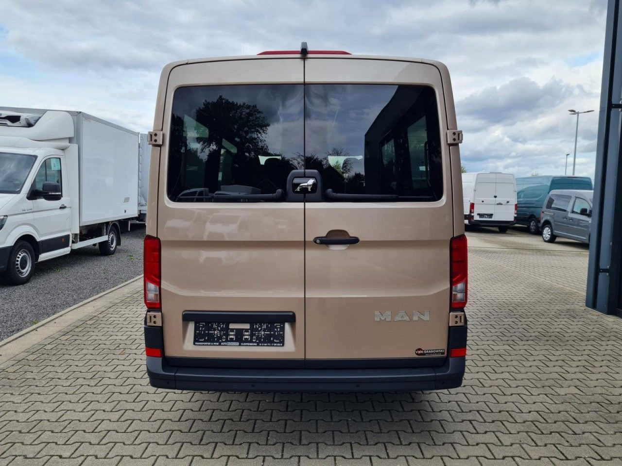 MAN TGE 3.180 TDi Kombi 9 Sitzer LED LM KAMERA Sonde - Pasažieru furgons: foto 5 MAN TGE 3.180 TDi Kombi 9 Sitzer LED LM KAMERA Sonde - Pasažieru furgons: foto 5