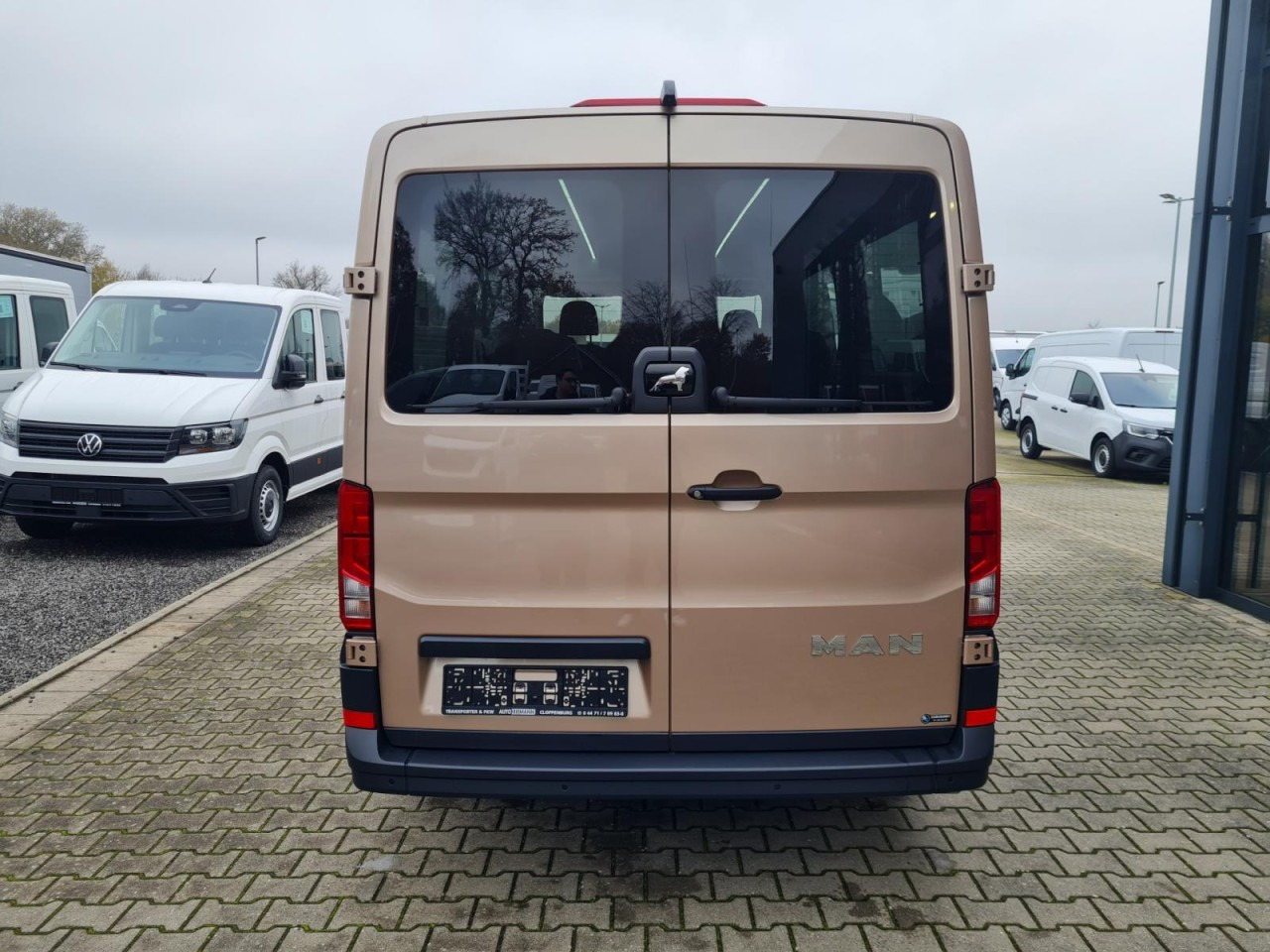 Man TGE 3.180 TDi Kombi 9 Sitze ALU KAMERA LED LEDER Sonderumbau - Mikroautobuss, Pasažieru furgons: foto 5 Man TGE 3.180 TDi Kombi 9 Sitze ALU KAMERA LED LEDER Sonderumbau - Mikroautobuss, Pasažieru furgons: foto 5