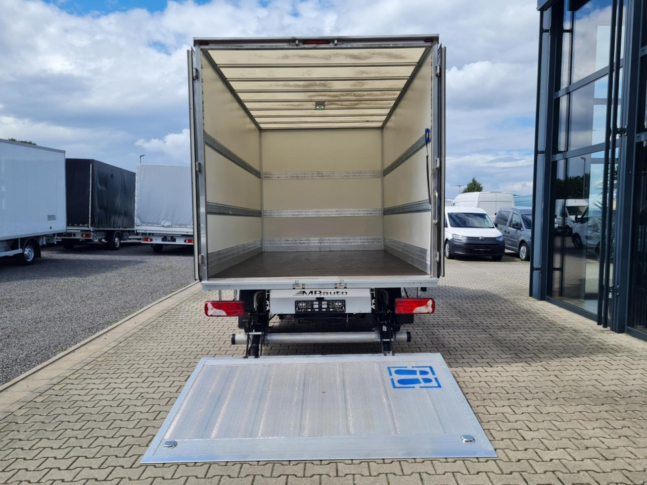 Mercedes-Benz Sprinter 315 CDI Koffer LBW RWD KLIMA TEMPOMAT - Furgons ar slēgtā virsbūve: foto 5 Mercedes-Benz Sprinter 315 CDI Koffer LBW RWD KLIMA TEMPOMAT - Furgons ar slēgtā virsbūve: foto 5