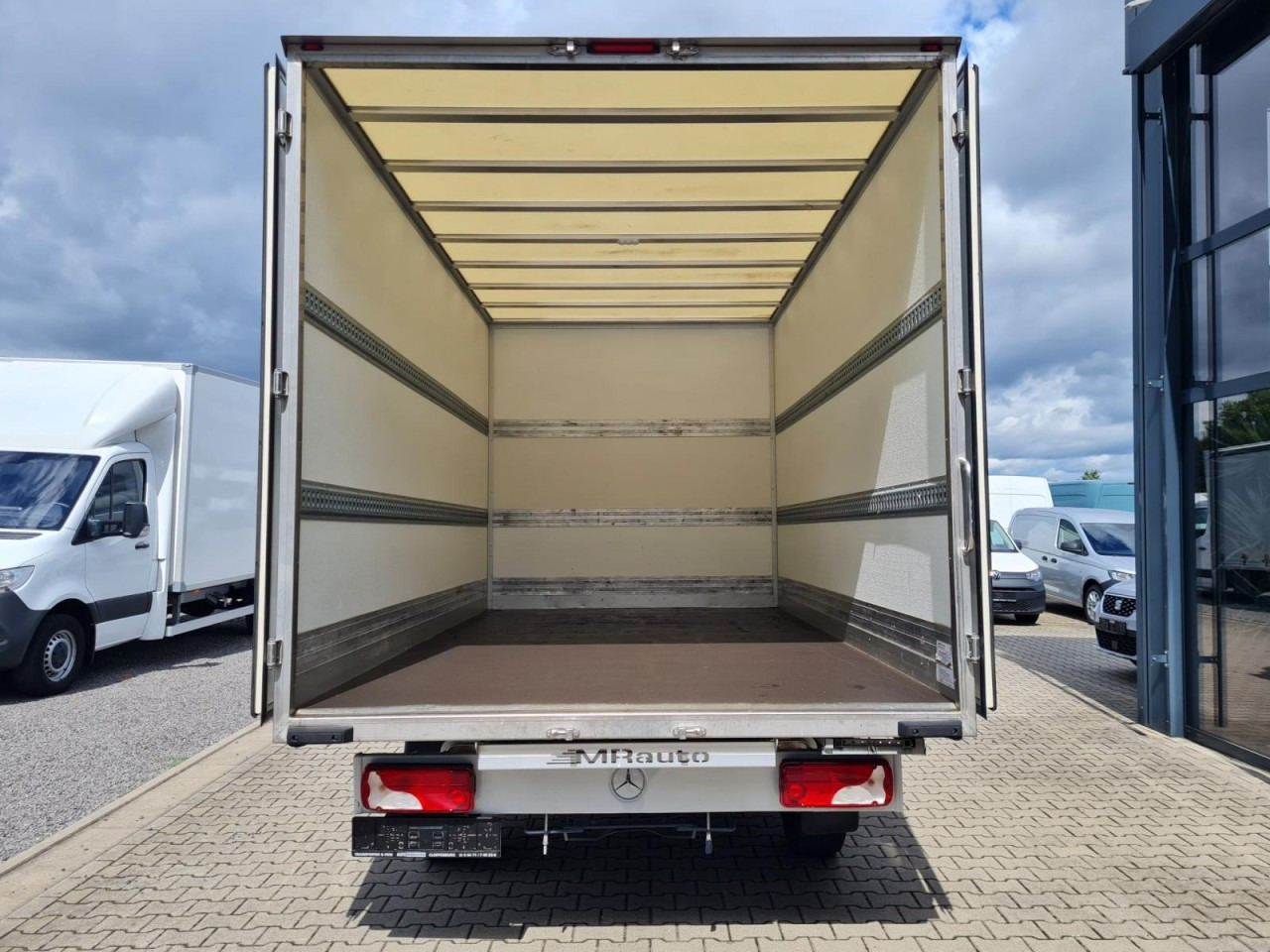 Mercedes-Benz Sprinter 315 CDi Möbel Koffer RWD KLIMA TEMPOMAT - Furgons ar slēgtā virsbūve: foto 5 Mercedes-Benz Sprinter 315 CDi Möbel Koffer RWD KLIMA TEMPOMAT - Furgons ar slēgtā virsbūve: foto 5