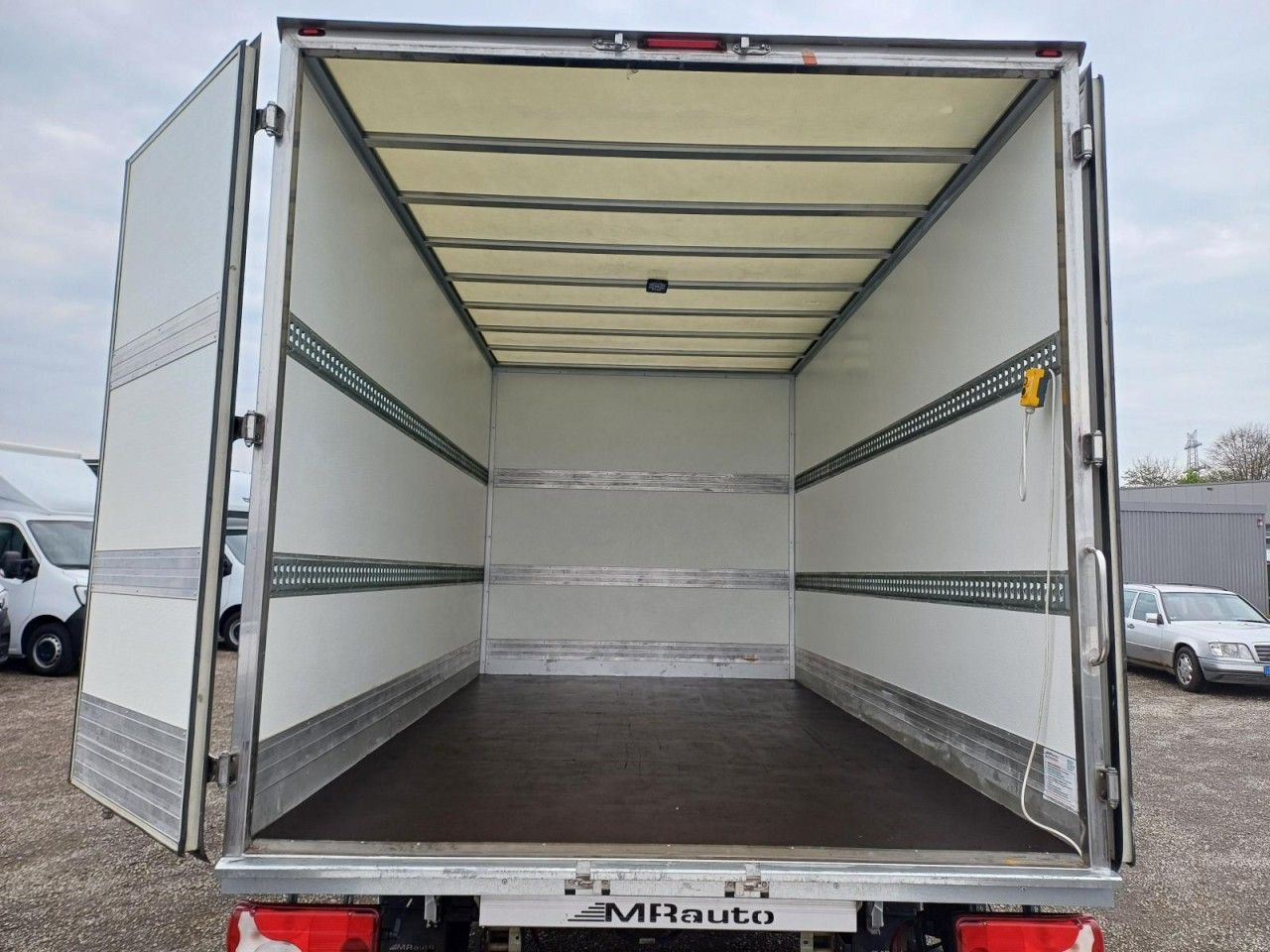 Mercedes-Benz Sprinter 315 CDi RWD Koffer LBW KLIMA TEMPOMAT - Furgons ar slēgtā virsbūve: foto 5 Mercedes-Benz Sprinter 315 CDi RWD Koffer LBW KLIMA TEMPOMAT - Furgons ar slēgtā virsbūve: foto 5