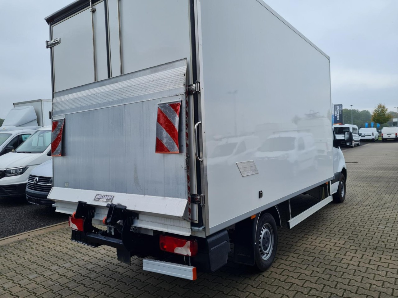 Mercedes-Benz Sprinter 315 RWD Möbel Koffer LBW KLIMA TEMPOMAT - Furgons ar slēgtā virsbūve: foto 4 Mercedes-Benz Sprinter 315 RWD Möbel Koffer LBW KLIMA TEMPOMAT - Furgons ar slēgtā virsbūve: foto 4
