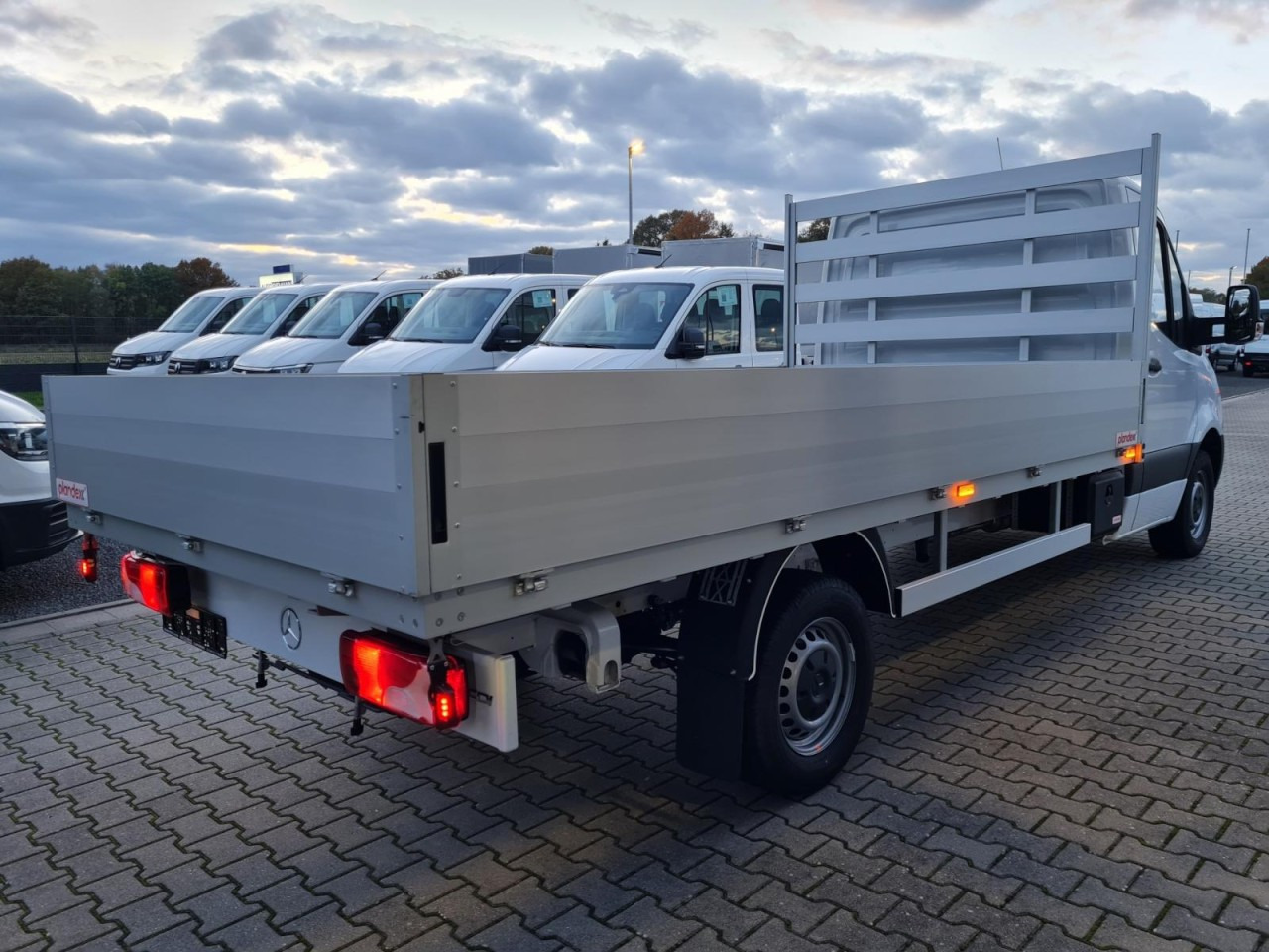 Mercedes-Benz Sprinter 317 CDI Pritsche L3 lang RWD KLIMA TEMPOMAT - Automašīna ar kravas platformu: foto 4 Mercedes-Benz Sprinter 317 CDI Pritsche L3 lang RWD KLIMA TEMPOMAT - Automašīna ar kravas platformu: foto 4