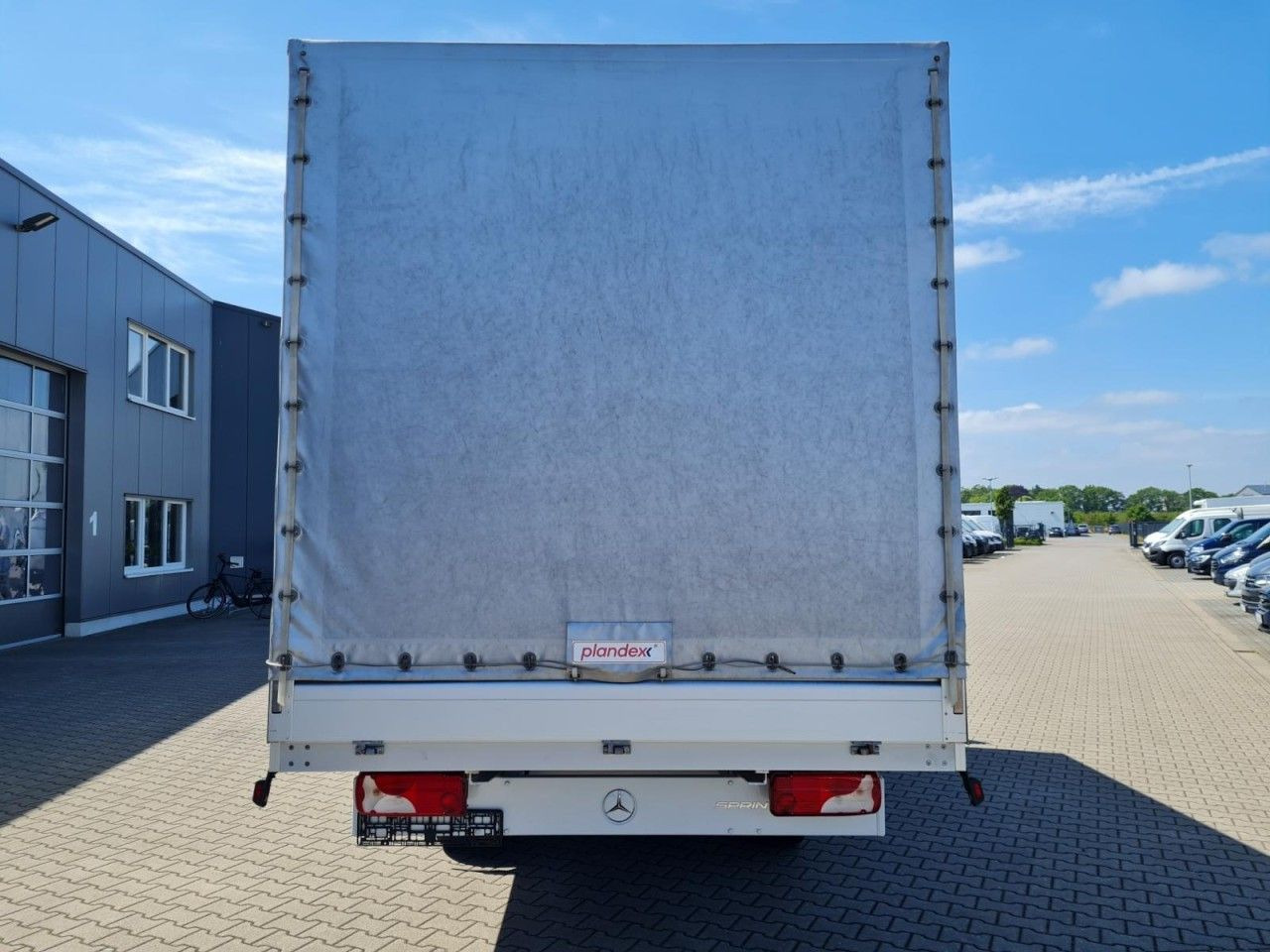 Mercedes-Benz Sprinter 317 Pritsche Plane 10 Pal. RWD LED - Furgons ar tentu: foto 5 Mercedes-Benz Sprinter 317 Pritsche Plane 10 Pal. RWD LED - Furgons ar tentu: foto 5