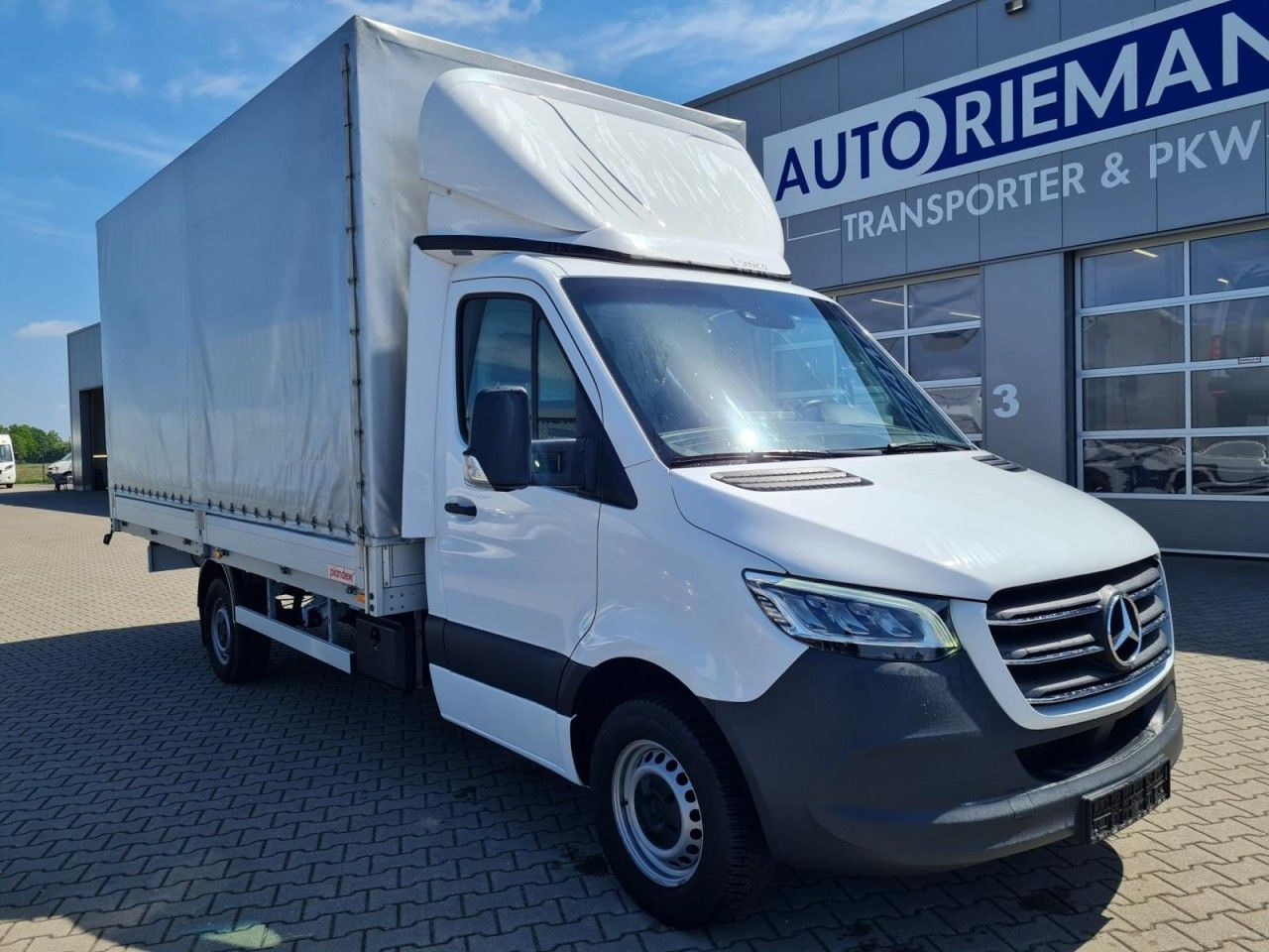 Mercedes-Benz Sprinter 317 Pritsche Plane 10 Pal. RWD LED - Furgons ar tentu: foto 3 Mercedes-Benz Sprinter 317 Pritsche Plane 10 Pal. RWD LED - Furgons ar tentu: foto 3