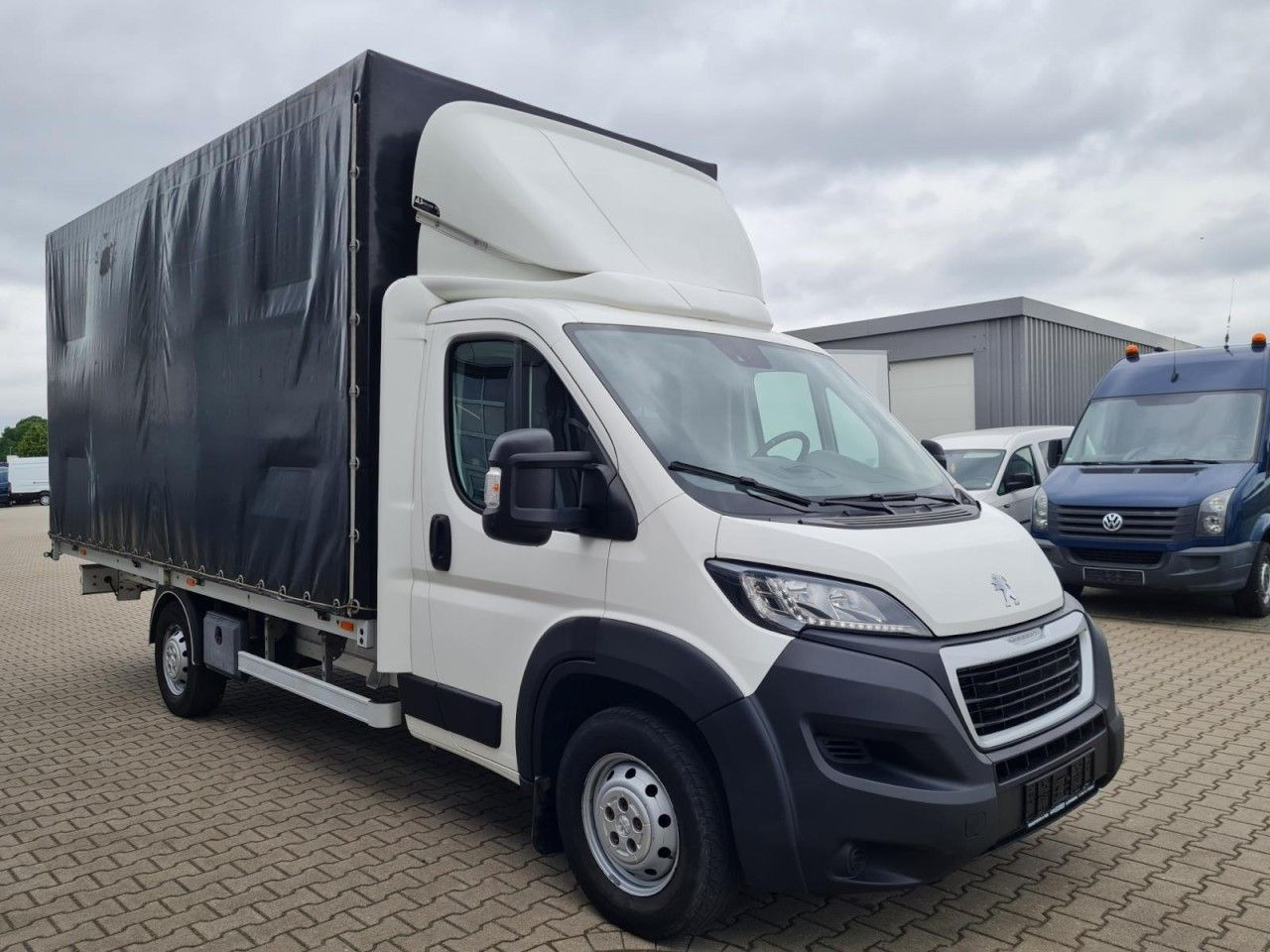 Peugeot Boxer 3,5t Pritsche Plane 2.2 HDi L4 435 - Furgons ar tentu: foto 3 Peugeot Boxer 3,5t Pritsche Plane 2.2 HDi L4 435 - Furgons ar tentu: foto 3