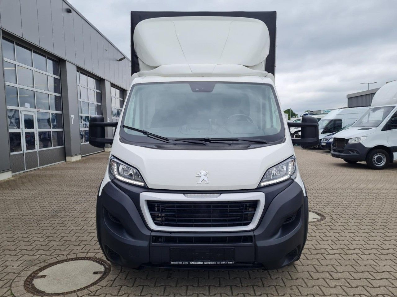 Peugeot Boxer 3,5t Pritsche Plane 2.2 HDi L4 435 - Furgons ar tentu: foto 2 Peugeot Boxer 3,5t Pritsche Plane 2.2 HDi L4 435 - Furgons ar tentu: foto 2
