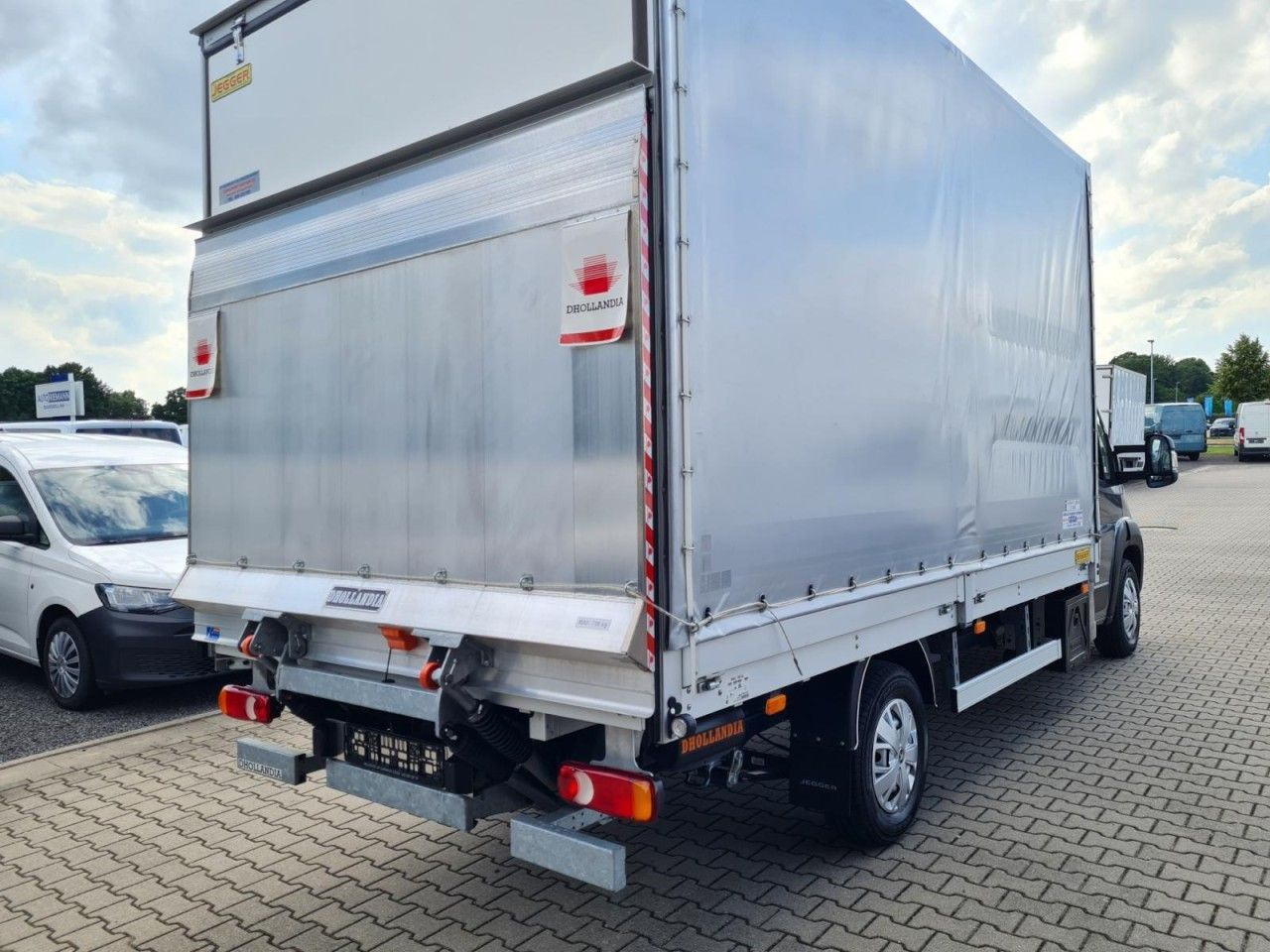 Peugeot Boxer Pritsche Schiebe Plane 2.2 HDi LBW - Furgons ar tentu: foto 4 Peugeot Boxer Pritsche Schiebe Plane 2.2 HDi LBW - Furgons ar tentu: foto 4