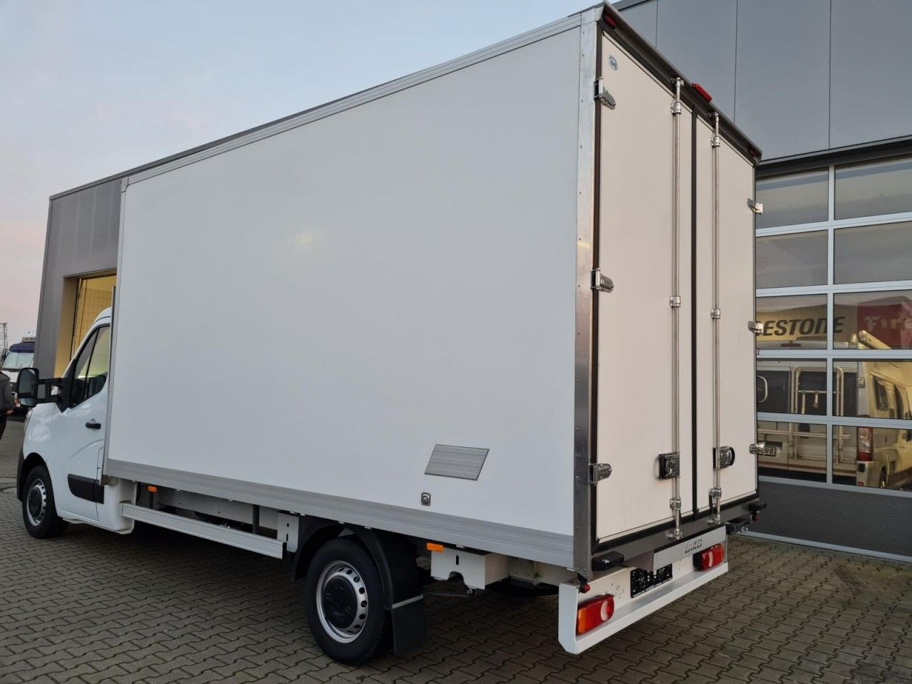 Renault Master 3.5t Möbel Koffer KLIMA LUFTFEDERUNG TEMP - Furgons ar slēgtā virsbūve: foto 5 Renault Master 3.5t Möbel Koffer KLIMA LUFTFEDERUNG TEMP - Furgons ar slēgtā virsbūve: foto 5