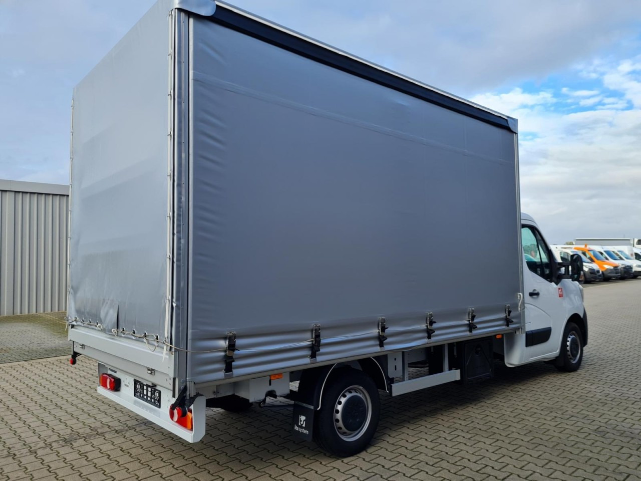 Renault Master 3,5t Pritsche Schiebe Plane ERGO KLIMA TEMPO - Furgons ar tentu: foto 2 Renault Master 3,5t Pritsche Schiebe Plane ERGO KLIMA TEMPO - Furgons ar tentu: foto 2