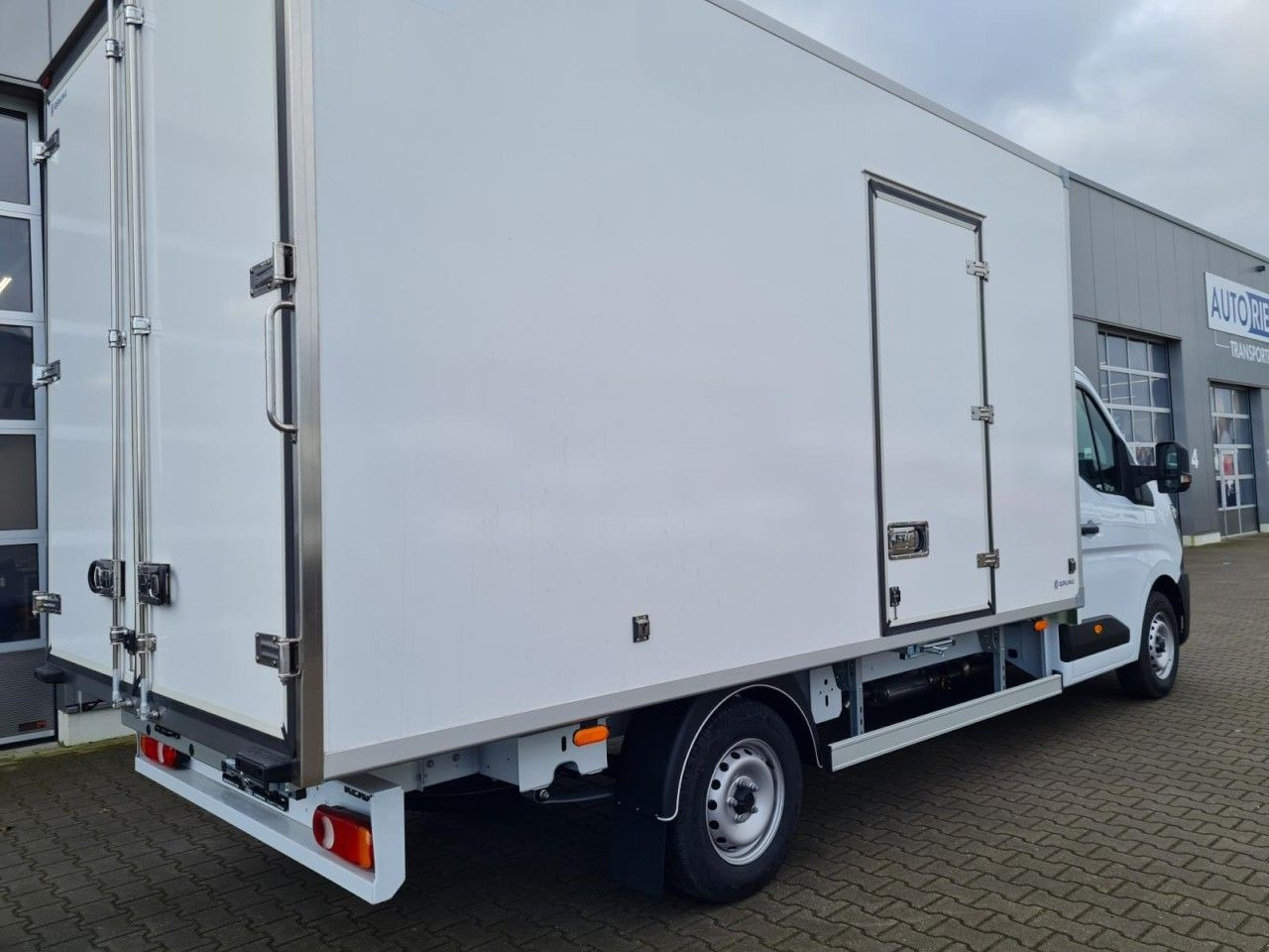 Renault Master 35 New Möbel Koffer KLIMA KAMERA TEMPOMAT - Furgons ar slēgtā virsbūve: foto 5 Renault Master 35 New Möbel Koffer KLIMA KAMERA TEMPOMAT - Furgons ar slēgtā virsbūve: foto 5