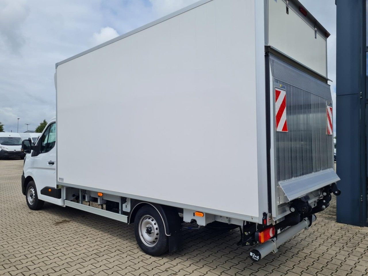 Furgons ar slēgtā virsbūve Renault Master 35 New Möbel Koffer LBW KLIMA TEMPOMAT: foto 6