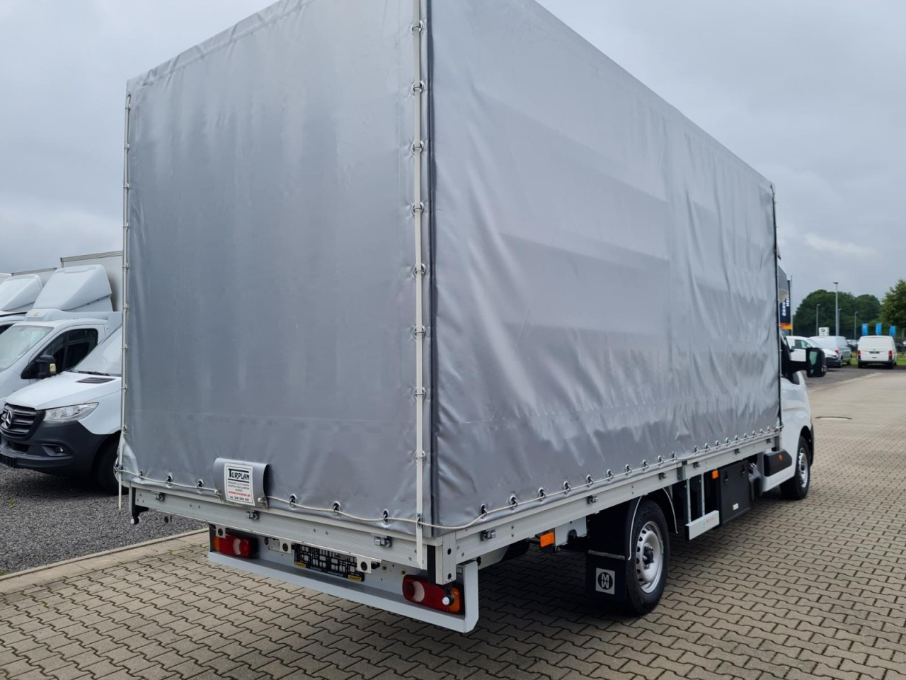 Renault Master 35 Pritsche Schiebe Plane Schlafkab 10 PAL LUFTFEDER - Furgons ar tentu: foto 4 Renault Master 35 Pritsche Schiebe Plane Schlafkab 10 PAL LUFTFEDER - Furgons ar tentu: foto 4