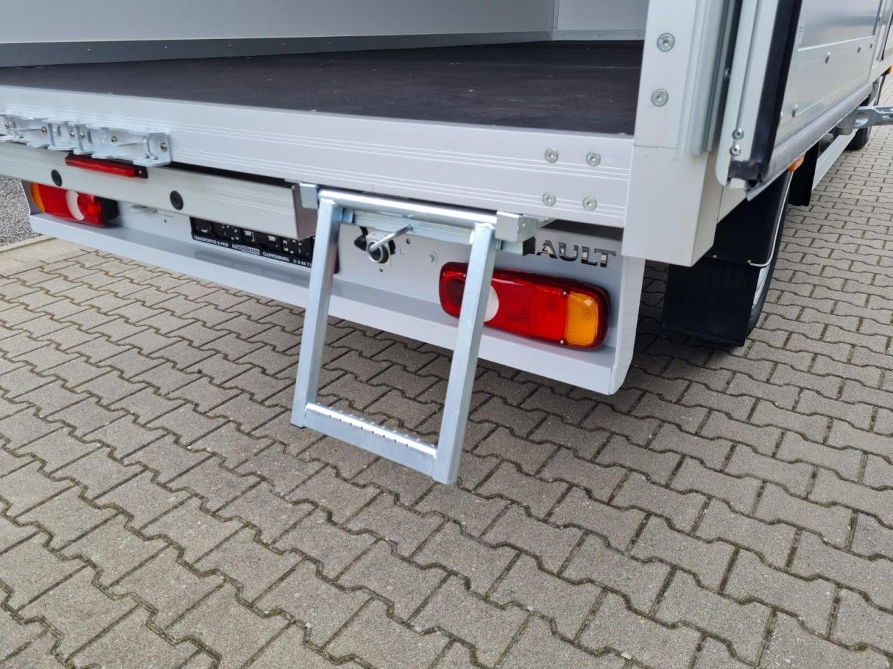 Furgons ar slēgtā virsbūve Renault New Master 35 Möbel Koffer KLIMA LUFTFEDER TEMPO: foto 20