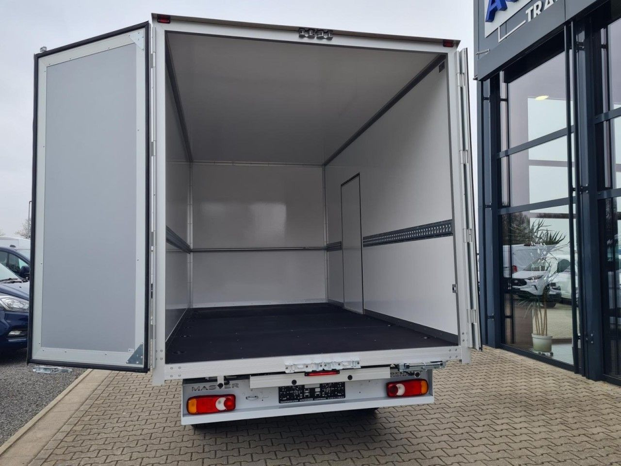 Furgons ar slēgtā virsbūve Renault New Master 35 Möbel Koffer KLIMA LUFTFEDER TEMPO: foto 19