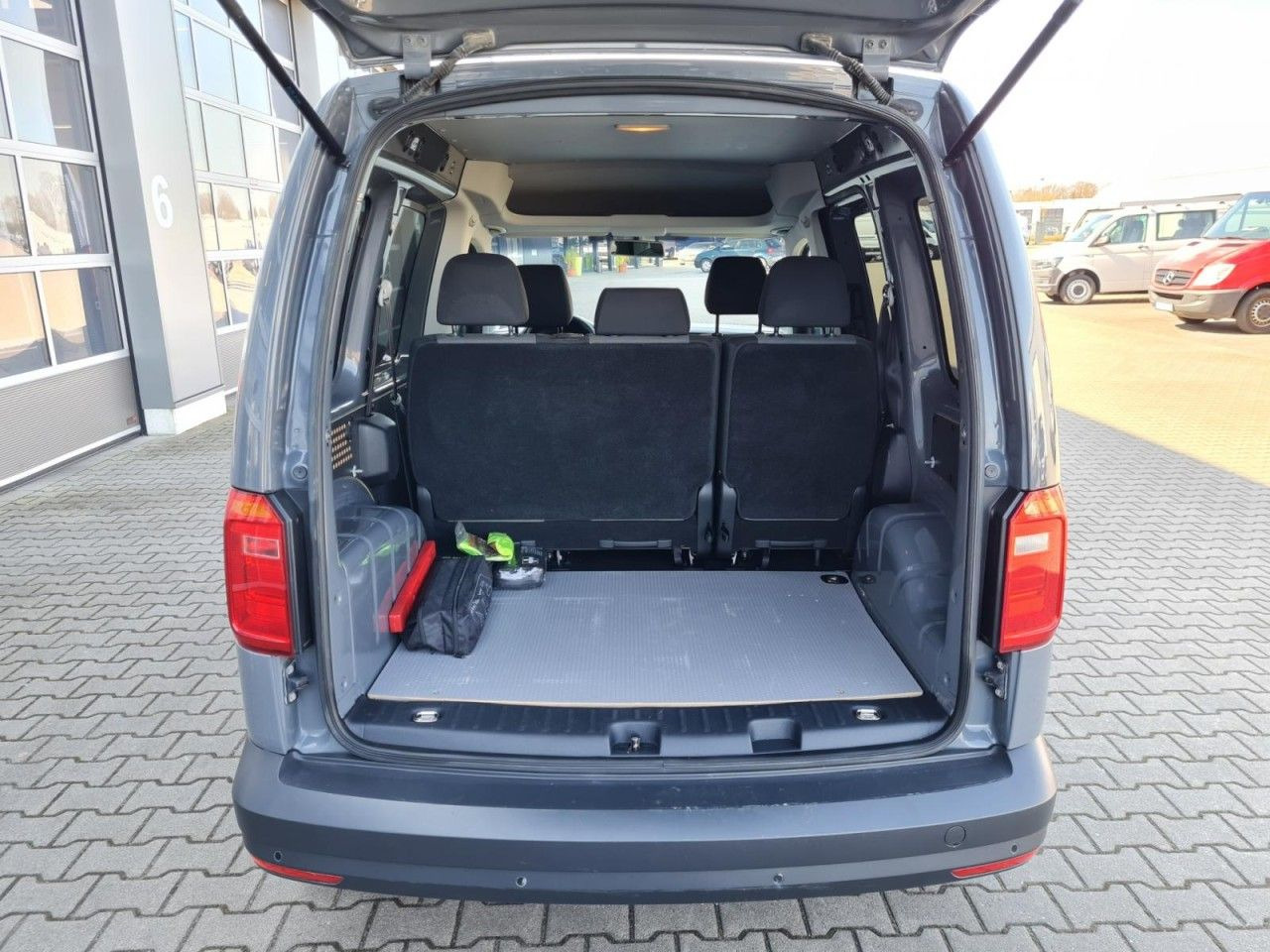 Pasažieru furgons Volkswagen Caddy Kombi 4Motion TDi 5-Sitze KLIMA STHZ TEMPO: foto 7