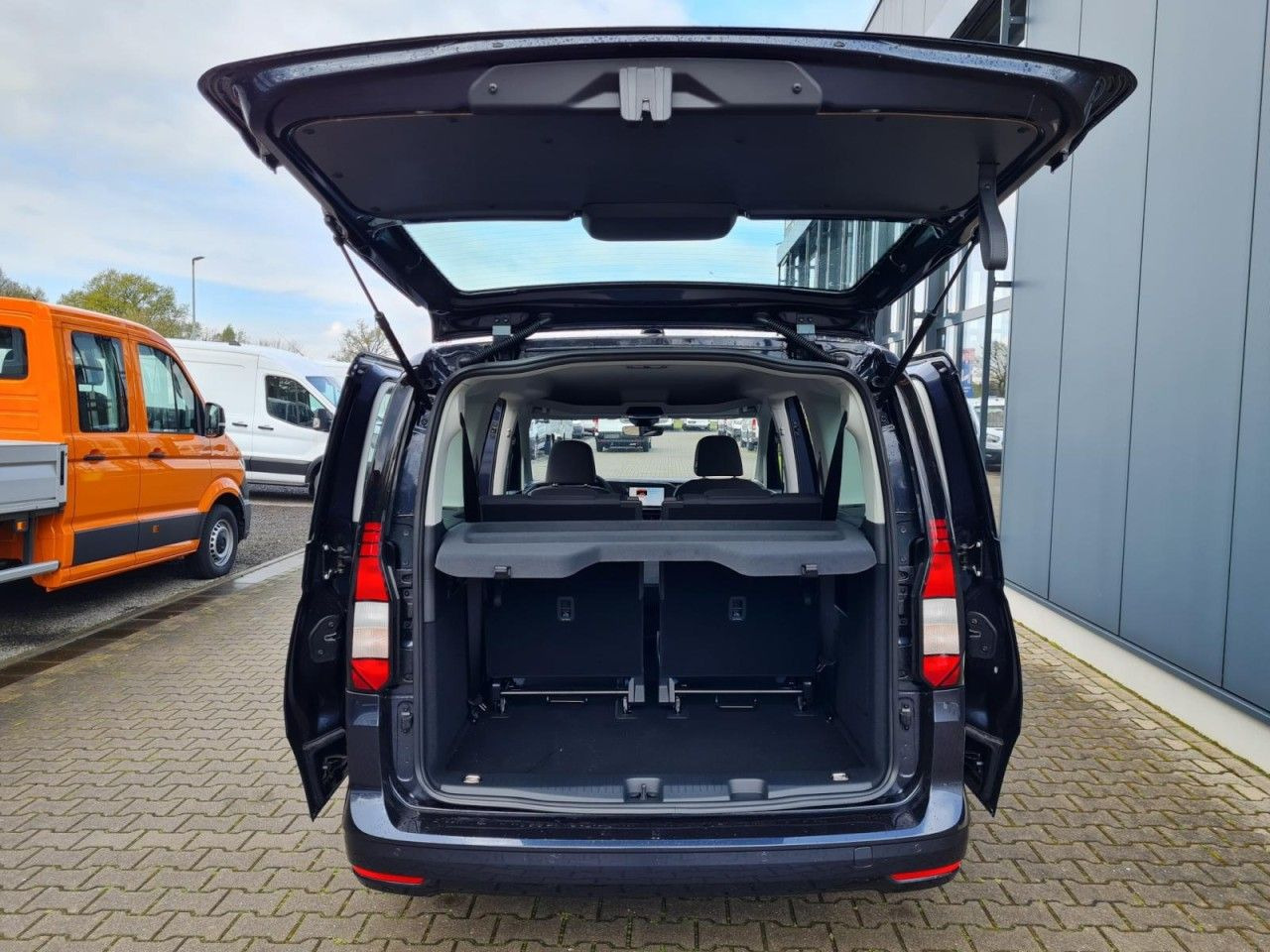 Volkswagen Caddy Maxi Kombi 7-Sitze 1.5 TSI DSG NAVI/APP TE - Vieglā automašīna: foto 5 Volkswagen Caddy Maxi Kombi 7-Sitze 1.5 TSI DSG NAVI/APP TE - Vieglā automašīna: foto 5