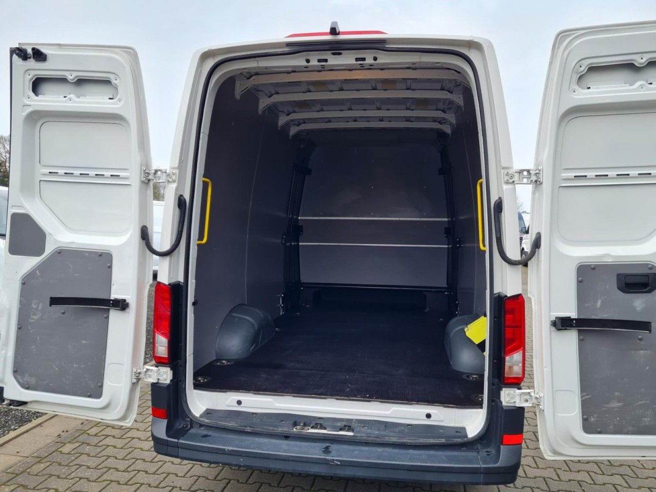 Volkswagen Crafter 35 Kasten 4MOTION L4H3 Plus Doka 7-Sitze - Kravas mikroautobuss, Kravas-pasažieru furgons: foto 5 Volkswagen Crafter 35 Kasten 4MOTION L4H3 Plus Doka 7-Sitze - Kravas mikroautobuss, Kravas-pasažieru furgons: foto 5
