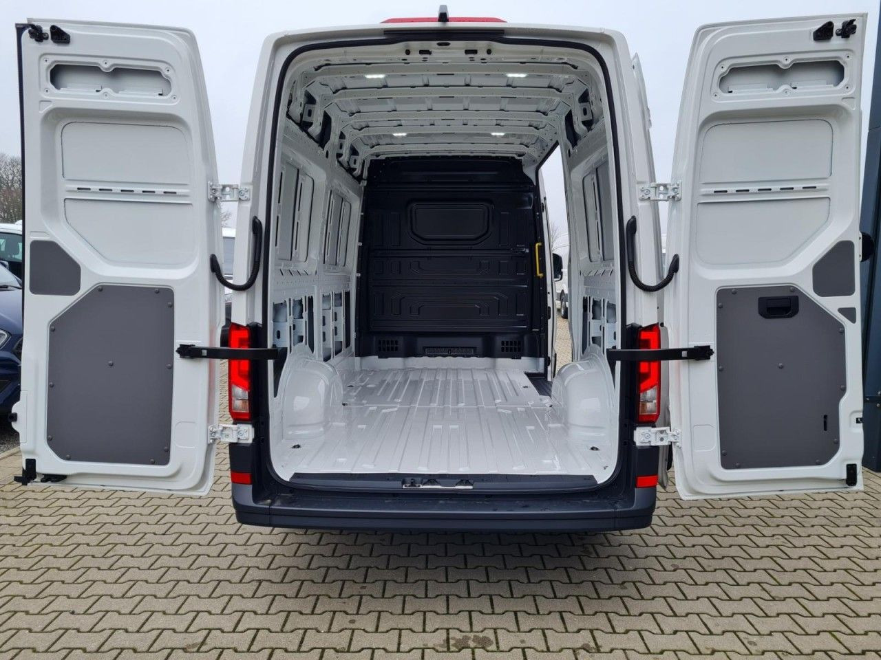 Volkswagen Crafter 35 Kasten MR hoch KLIMA KAMERA NAVI/APP - Kravas mikroautobuss: foto 5 Volkswagen Crafter 35 Kasten MR hoch KLIMA KAMERA NAVI/APP - Kravas mikroautobuss: foto 5