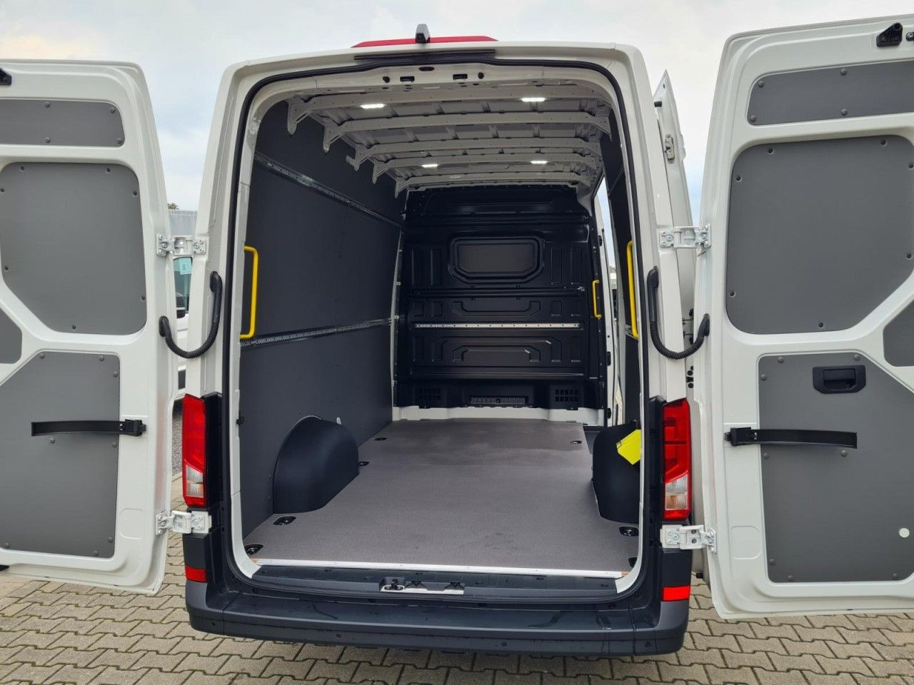 Volkswagen Crafter 35 Kasten TDI L3H3 LED TEMPOMAT AUTOMATI - Kravas mikroautobuss: foto 5 Volkswagen Crafter 35 Kasten TDI L3H3 LED TEMPOMAT AUTOMATI - Kravas mikroautobuss: foto 5