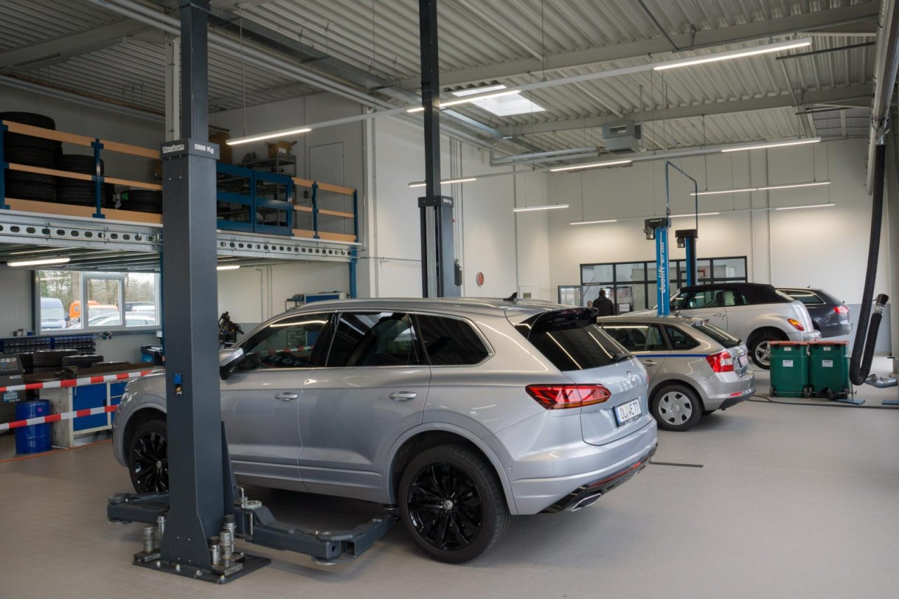 Volkswagen Crafter 35 Kasten TDI L4H3 AHK LED Tempom Ergositz - Kravas mikroautobuss: foto 4 Volkswagen Crafter 35 Kasten TDI L4H3 AHK LED Tempom Ergositz - Kravas mikroautobuss: foto 4