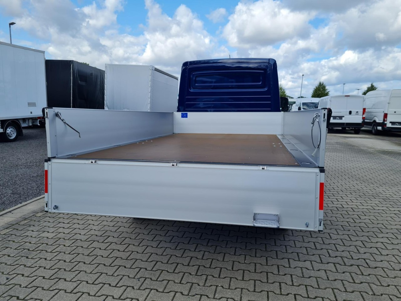 Automašīna ar kravas platformu Volkswagen Crafter 35 Pritsche TDI L3 KLIMA TEMPOMAT 3 Sitzer: foto 17 Automašīna ar kravas platformu Volkswagen Crafter 35 Pritsche TDI L3 KLIMA TEMPOMAT 3 Sitzer: foto 17
