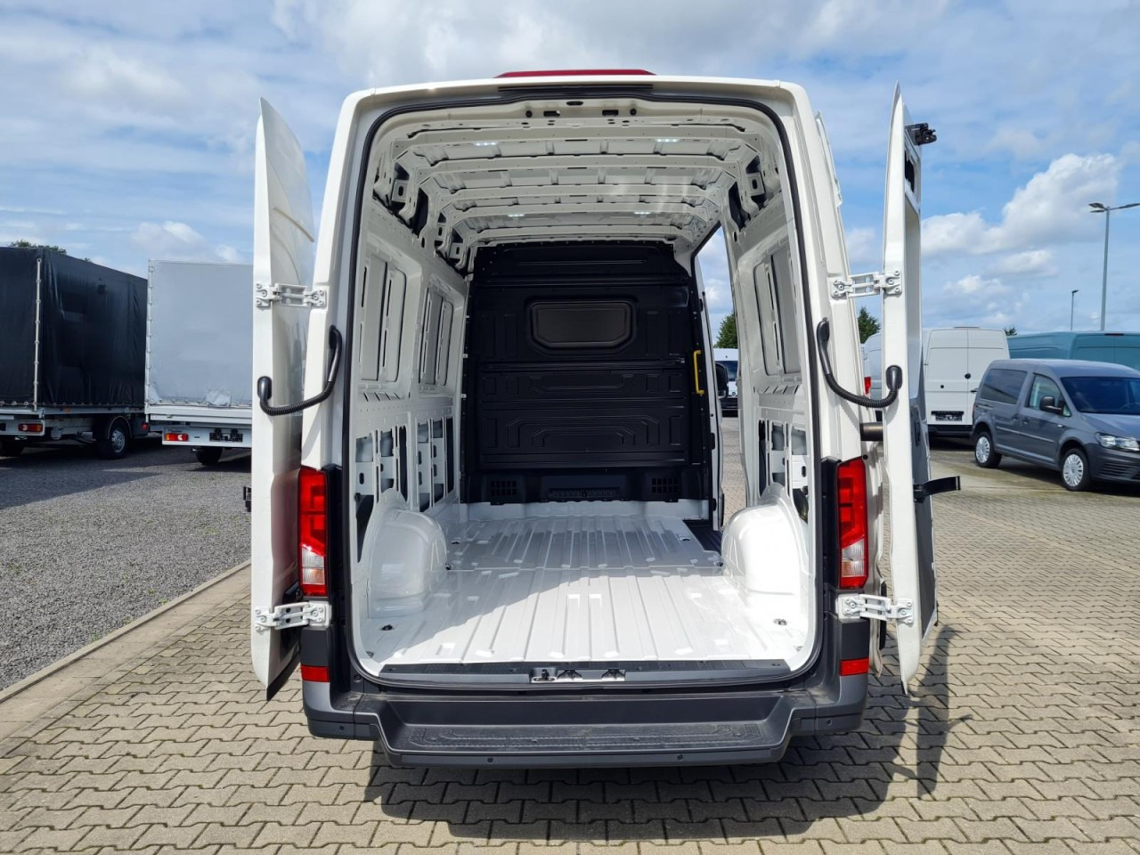 Volkswagen Crafter Kasten MR L3H3 KLIMA KOMFORT PDC TEMPOMAT - Mazs furgons: foto 5 Volkswagen Crafter Kasten MR L3H3 KLIMA KOMFORT PDC TEMPOMAT - Mazs furgons: foto 5