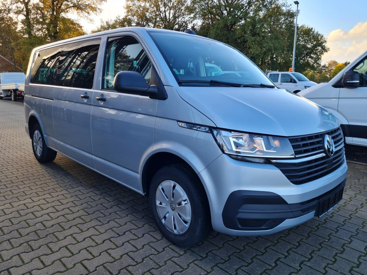 Volkswagen T6.1 Caravelle TDI lang 9 Sitzer 2 Schiebetüren Trendl. - Mikroautobuss, Pasažieru furgons: foto 3 Volkswagen T6.1 Caravelle TDI lang 9 Sitzer 2 Schiebetüren Trendl. - Mikroautobuss, Pasažieru furgons: foto 3