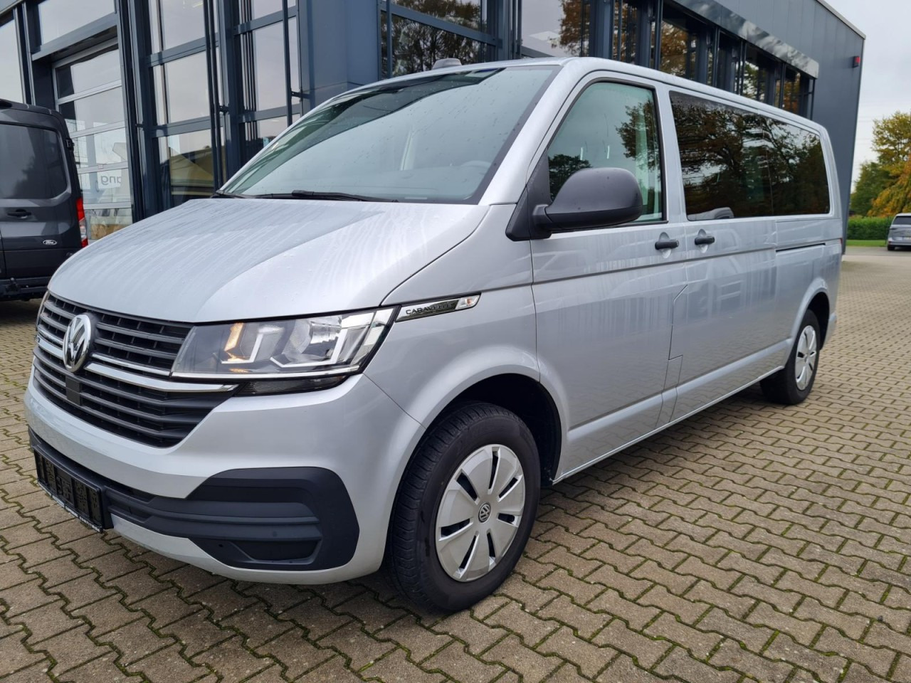 Volkswagen T6.1 Caravelle TDI lang 9 Sitzer 2 Schiebetüren Trendl. - Mikroautobuss, Pasažieru furgons: foto 1 Volkswagen T6.1 Caravelle TDI lang 9 Sitzer 2 Schiebetüren Trendl. - Mikroautobuss, Pasažieru furgons: foto 1