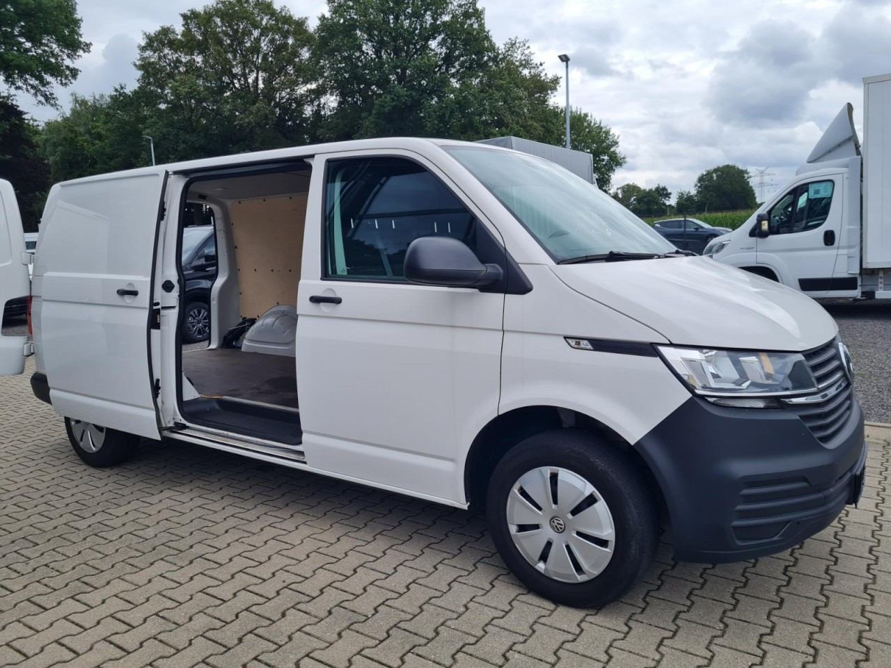 Volkswagen T6.1 Kasten TDi lang Flügeltüren KLIMA Verkleidungen - Mazs furgons: foto 4 Volkswagen T6.1 Kasten TDi lang Flügeltüren KLIMA Verkleidungen - Mazs furgons: foto 4