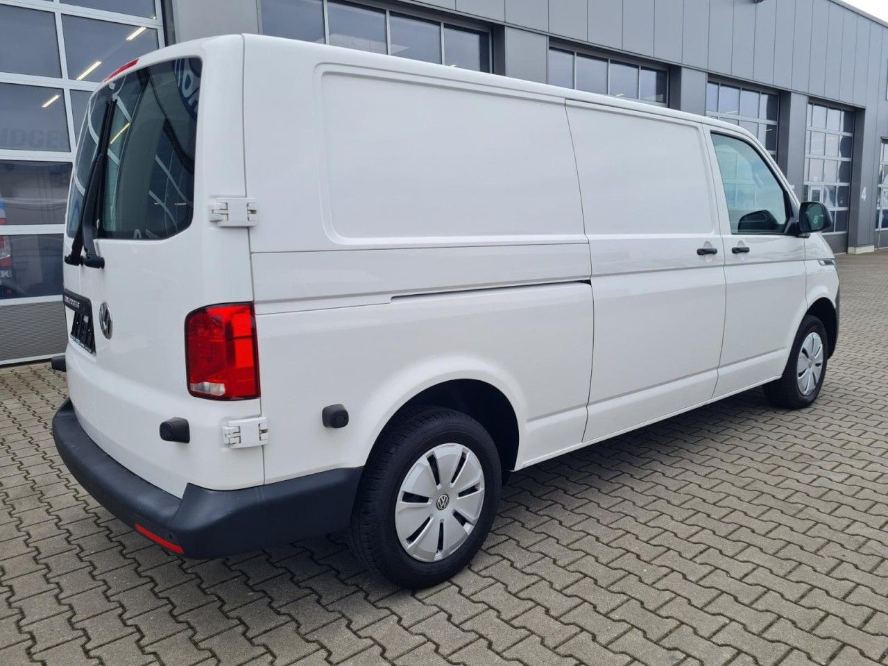 Volkswagen T6.1 Kasten lang Flügeltüren KLIMA KOMFORT PDC - Mazs furgons: foto 4 Volkswagen T6.1 Kasten lang Flügeltüren KLIMA KOMFORT PDC - Mazs furgons: foto 4