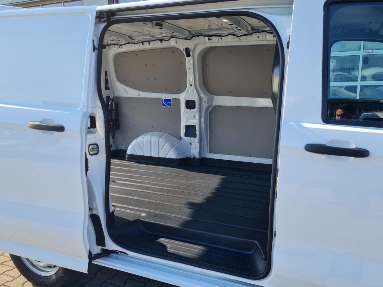Volkswagen T7 Kasten TDi KR Heckklappe KLIMA PDC TEMPOMAT - Mazs furgons: foto 4 Volkswagen T7 Kasten TDi KR Heckklappe KLIMA PDC TEMPOMAT - Mazs furgons: foto 4