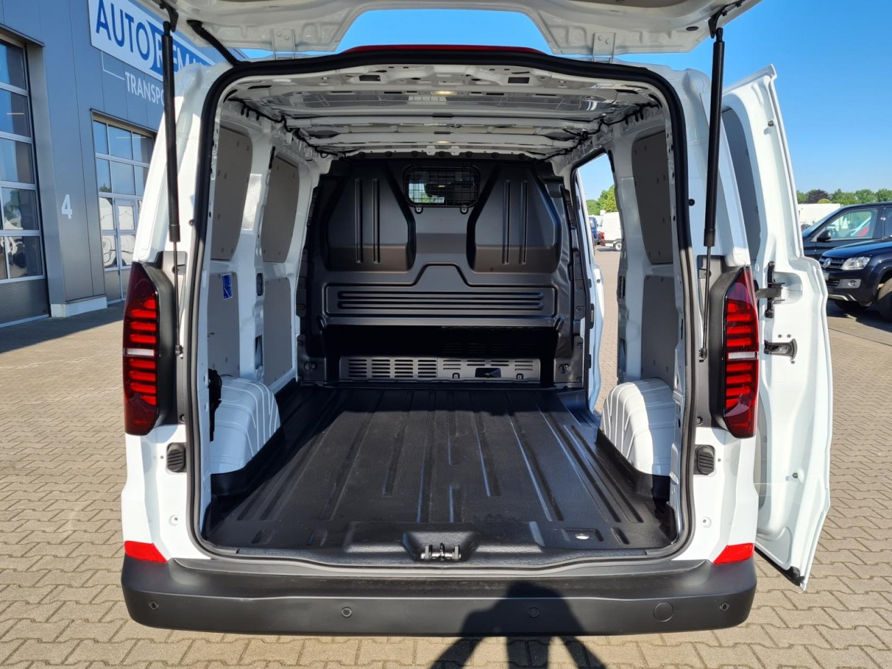 Volkswagen T7 Kasten Tdi KR Heckklappe PDC KLIMA TEMPOMAT - Mazs furgons: foto 5 Volkswagen T7 Kasten Tdi KR Heckklappe PDC KLIMA TEMPOMAT - Mazs furgons: foto 5