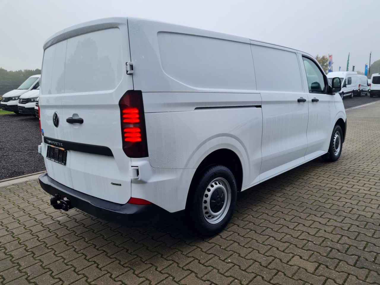 Volkswagen T7 Transporter Kasten TDI 4Motion LR L2H1 LED AUTOM. - Mazs furgons: foto 4 Volkswagen T7 Transporter Kasten TDI 4Motion LR L2H1 LED AUTOM. - Mazs furgons: foto 4