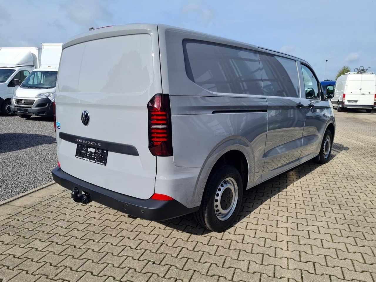 Volkswagen T7 Transporter Kasten TDi AG L2 AHK KLIMA KAMERA LED - Mazs furgons: foto 4 Volkswagen T7 Transporter Kasten TDi AG L2 AHK KLIMA KAMERA LED - Mazs furgons: foto 4