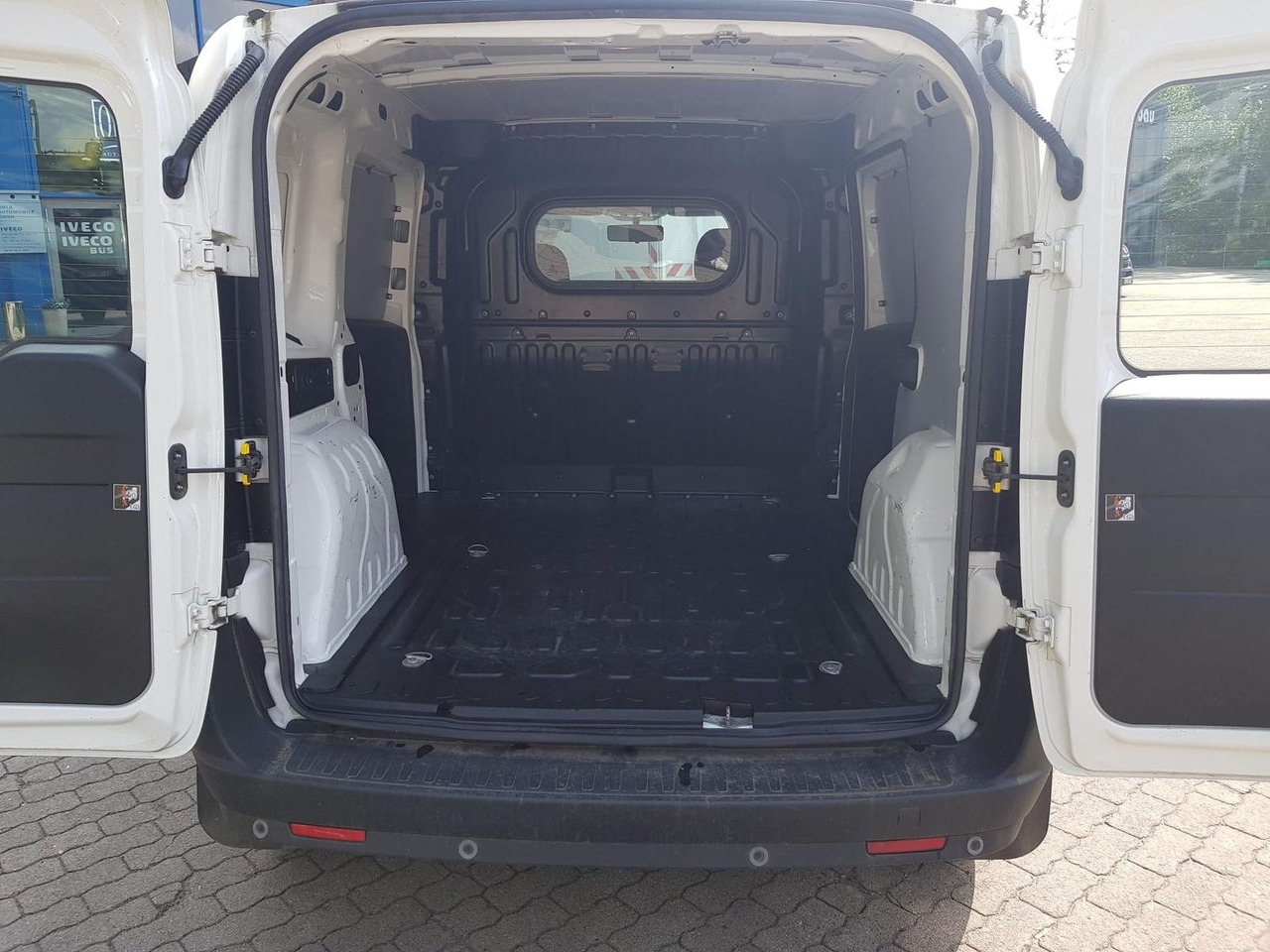 Fiat Doblo Kastenwagen SX 1.3 Klima, Radio mit Nav... - Pasažieru furgons: foto 5 Fiat Doblo Kastenwagen SX 1.3 Klima, Radio mit Nav... - Pasažieru furgons: foto 5