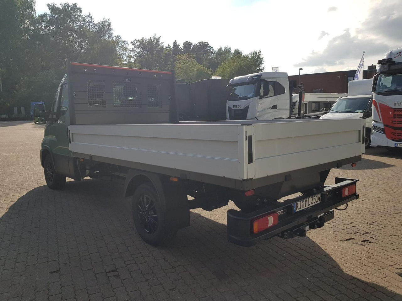 Iveco Daily 35S14HA8 Pritsche AHK 100 kW (136 PS),... - Automašīna ar kravas platformu: foto 3 Iveco Daily 35S14HA8 Pritsche AHK 100 kW (136 PS),... - Automašīna ar kravas platformu: foto 3