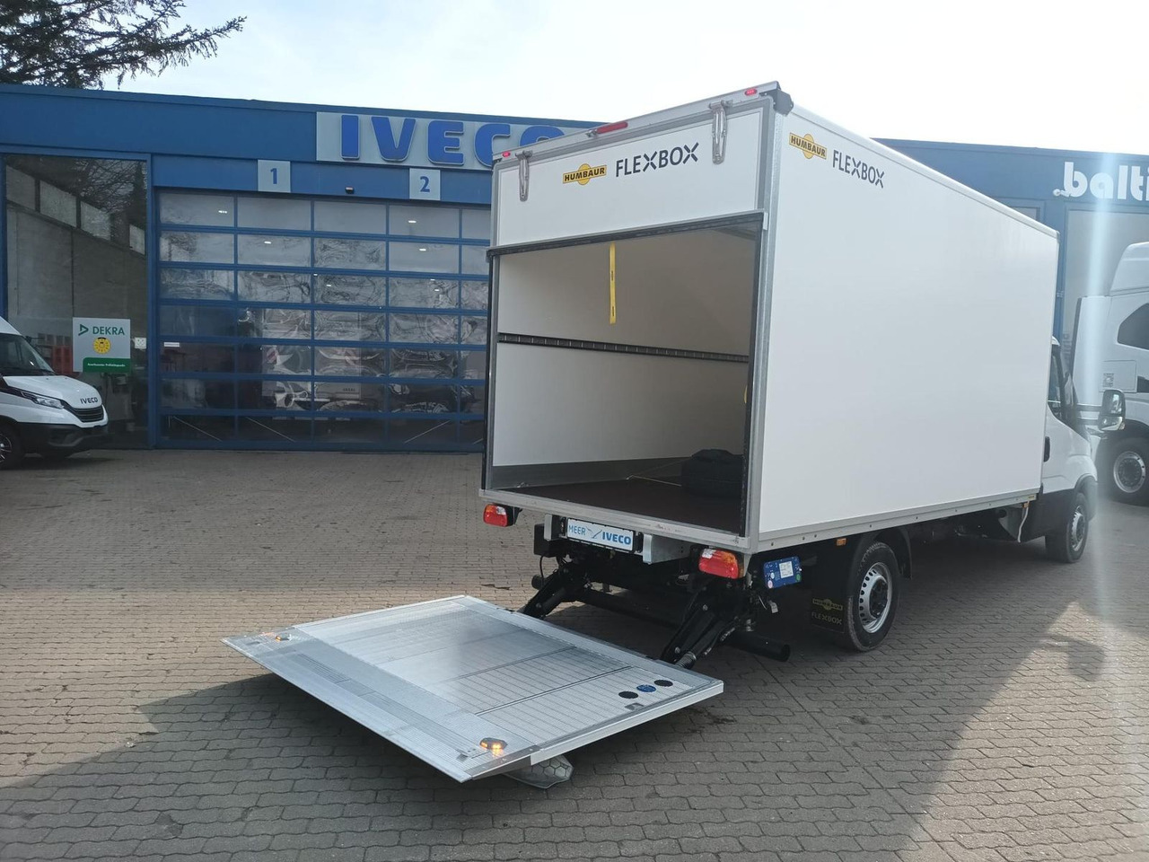 Iveco Daily 35S14HE Koffer LBW, Rückfahrkamera 2x a... - Furgons ar slēgtā virsbūve: foto 4 Iveco Daily 35S14HE Koffer LBW, Rückfahrkamera 2x a... - Furgons ar slēgtā virsbūve: foto 4