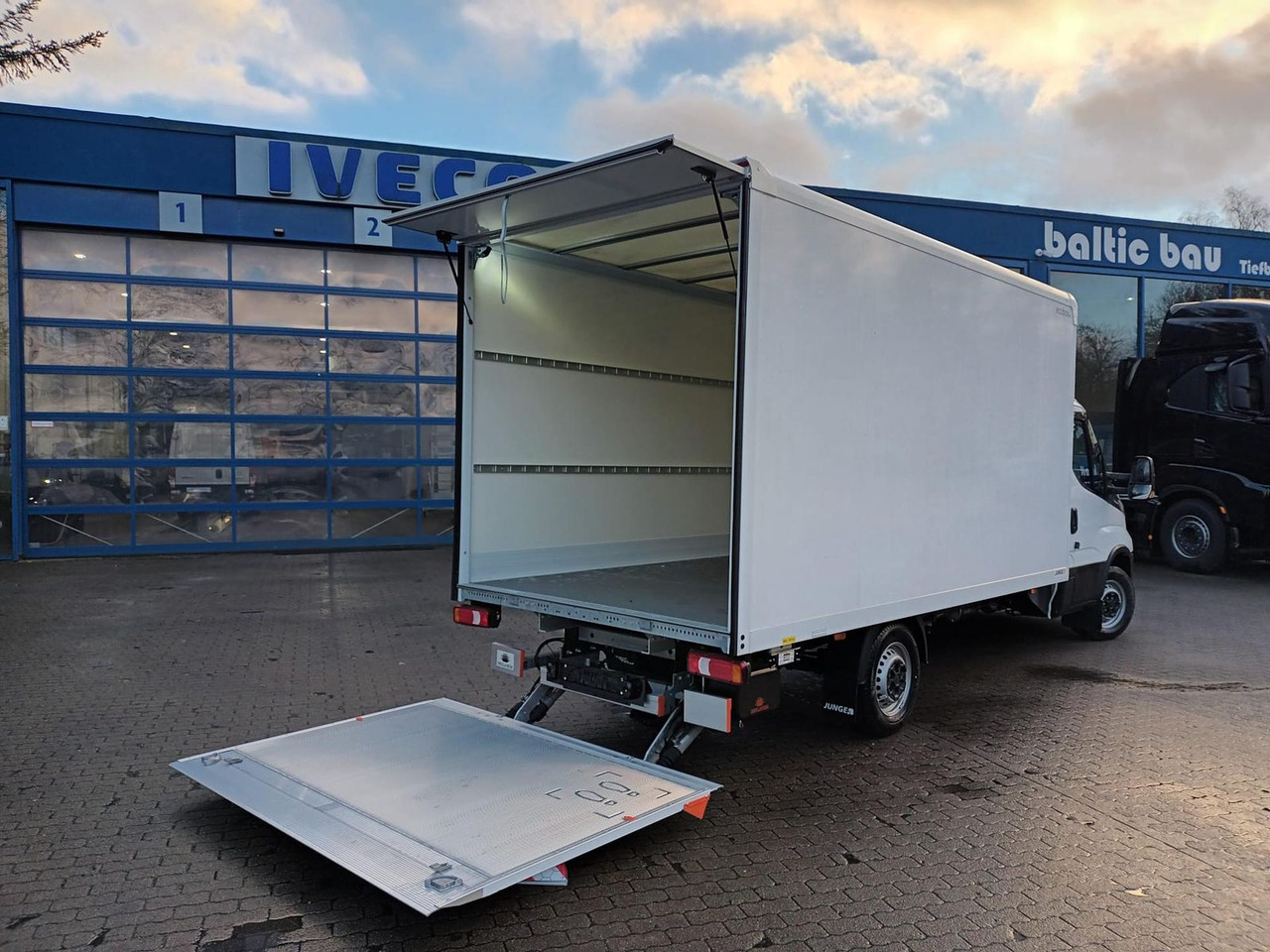 Iveco Daily 35S16HA8 Koffer LBW - ab 0% Finanzieren - Furgons ar slēgtā virsbūve: foto 4 Iveco Daily 35S16HA8 Koffer LBW - ab 0% Finanzieren - Furgons ar slēgtā virsbūve: foto 4