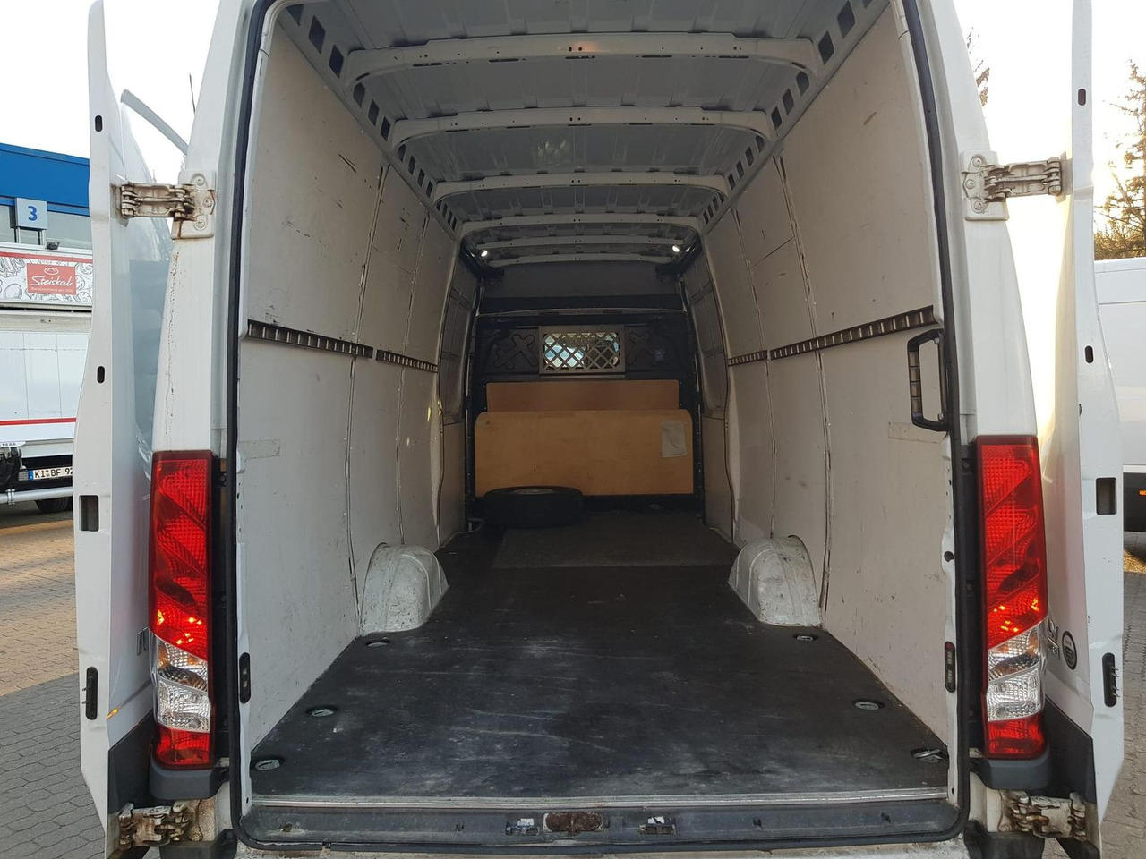 Iveco Daily 35S16SA8 V/P Klima, AHK, Rückfahrkamera... - Kravas mikroautobuss: foto 4 Iveco Daily 35S16SA8 V/P Klima, AHK, Rückfahrkamera... - Kravas mikroautobuss: foto 4