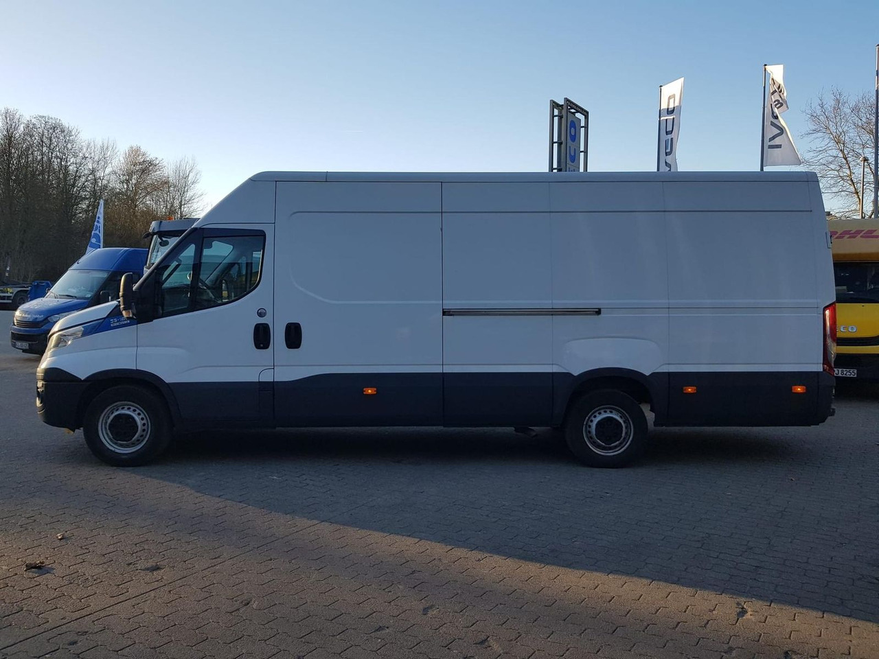 Iveco Daily 35S16SA8 V/P Klima, AHK, Rückfahrkamera... - Kravas mikroautobuss: foto 2 Iveco Daily 35S16SA8 V/P Klima, AHK, Rückfahrkamera... - Kravas mikroautobuss: foto 2