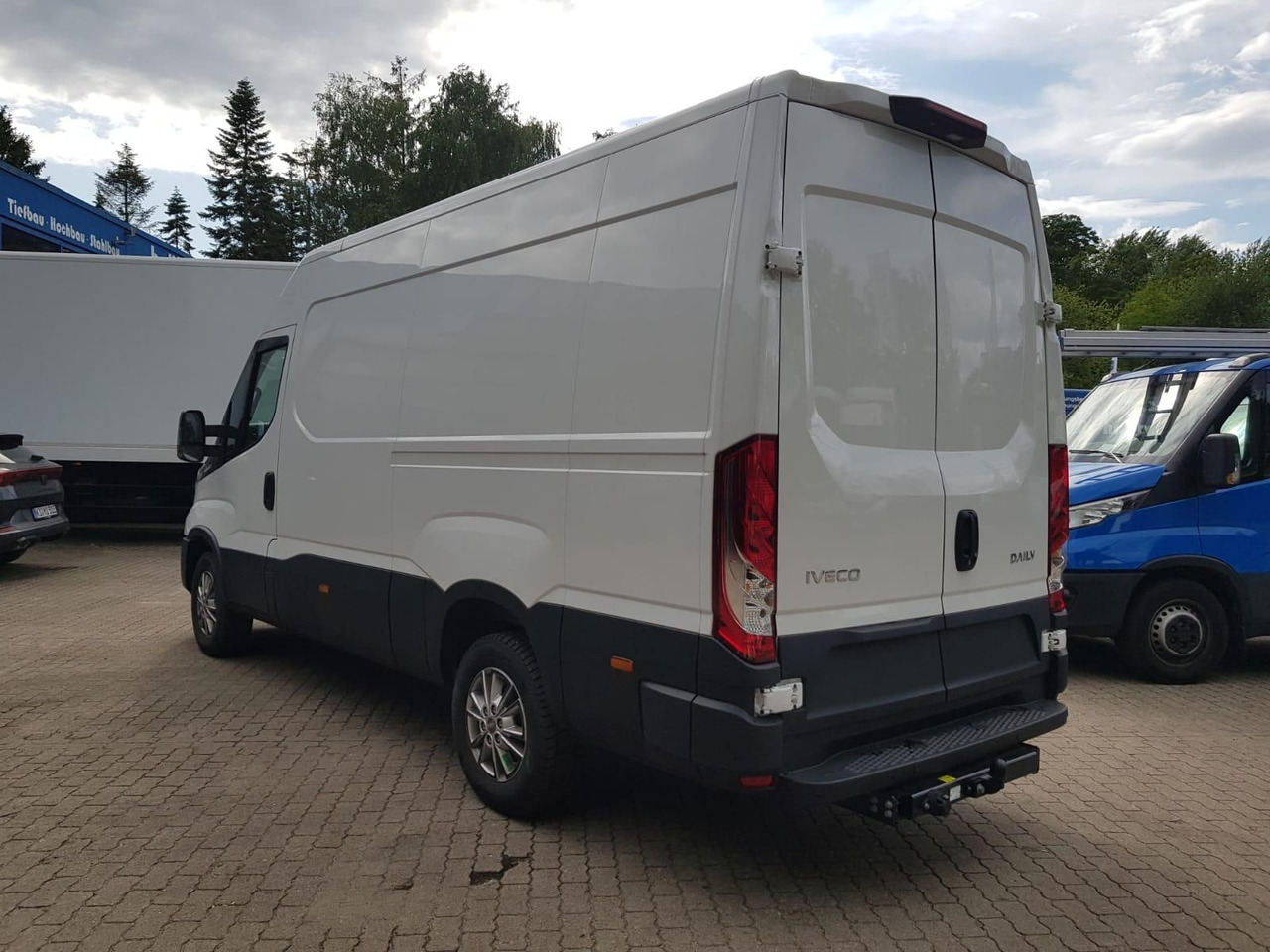 Iveco Daily 35S18HA8 V 3520L mit AHK, Rückfahrkamer... - Kravas mikroautobuss: foto 3 Iveco Daily 35S18HA8 V 3520L mit AHK, Rückfahrkamer... - Kravas mikroautobuss: foto 3